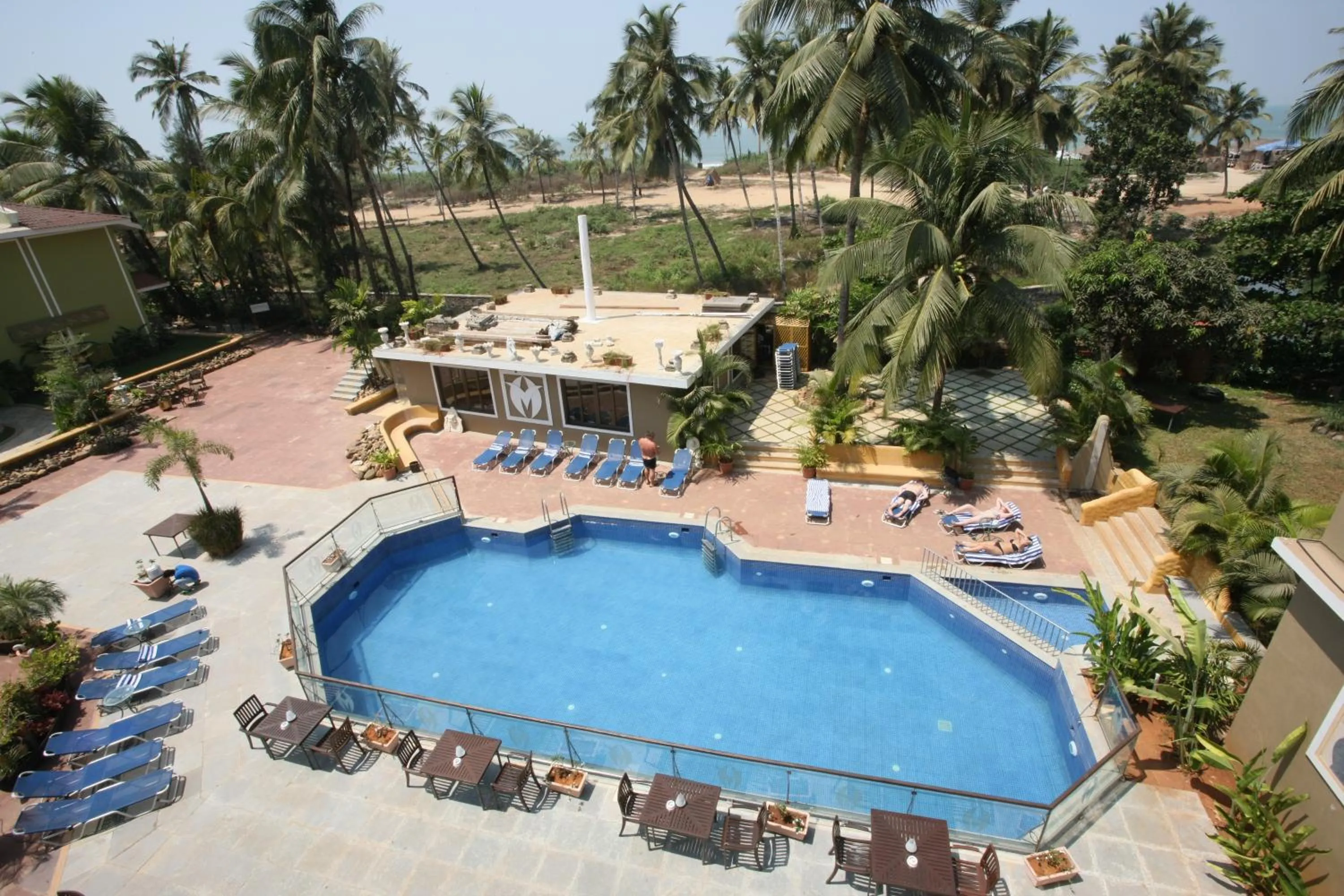 Swimming pool in Club Mahindra Acacia Palms