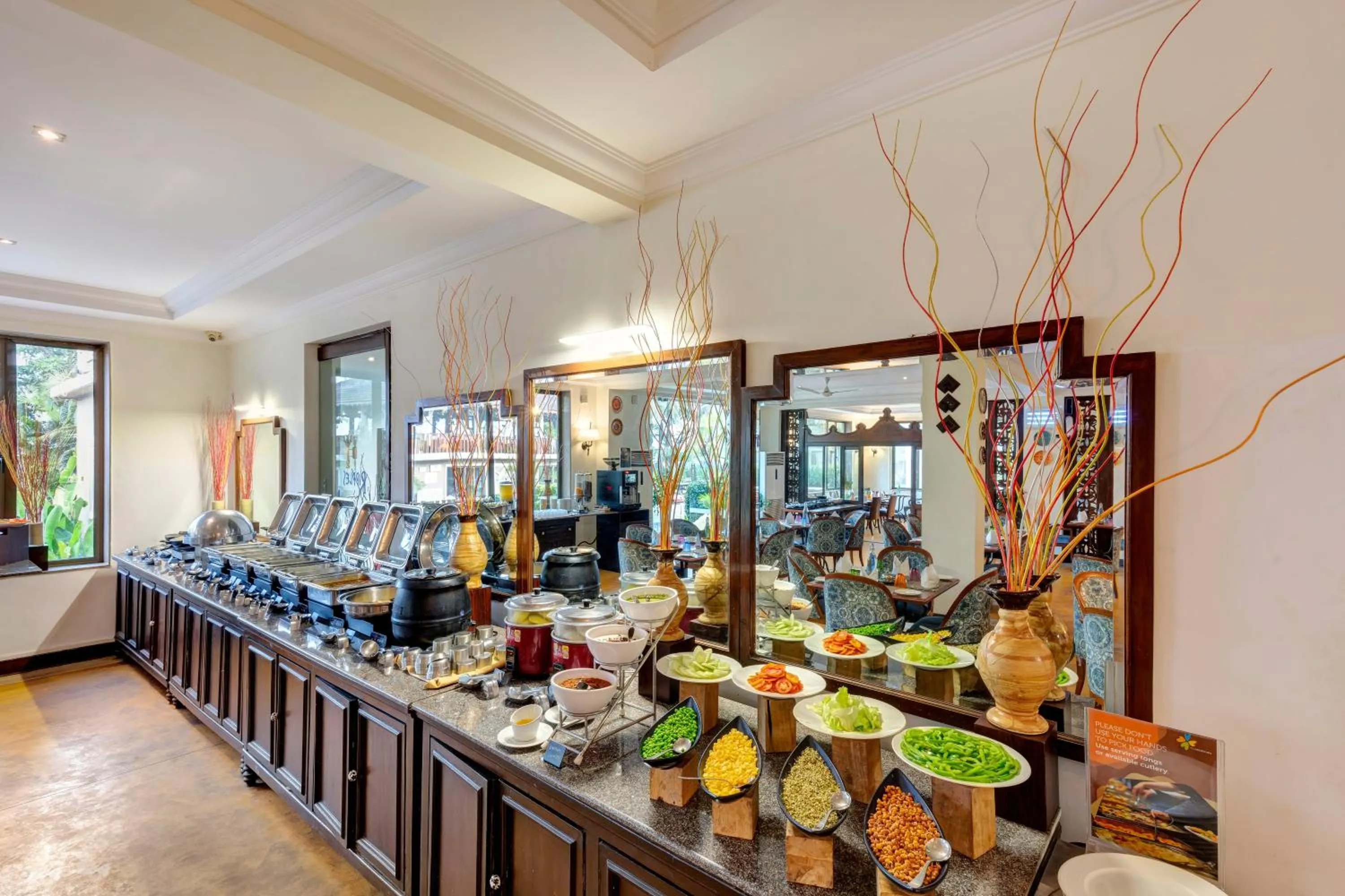 Restaurant/places to eat in Club Mahindra Acacia Palms