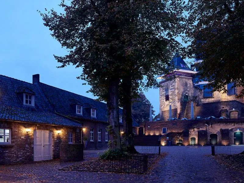 Property building in Baron Frits