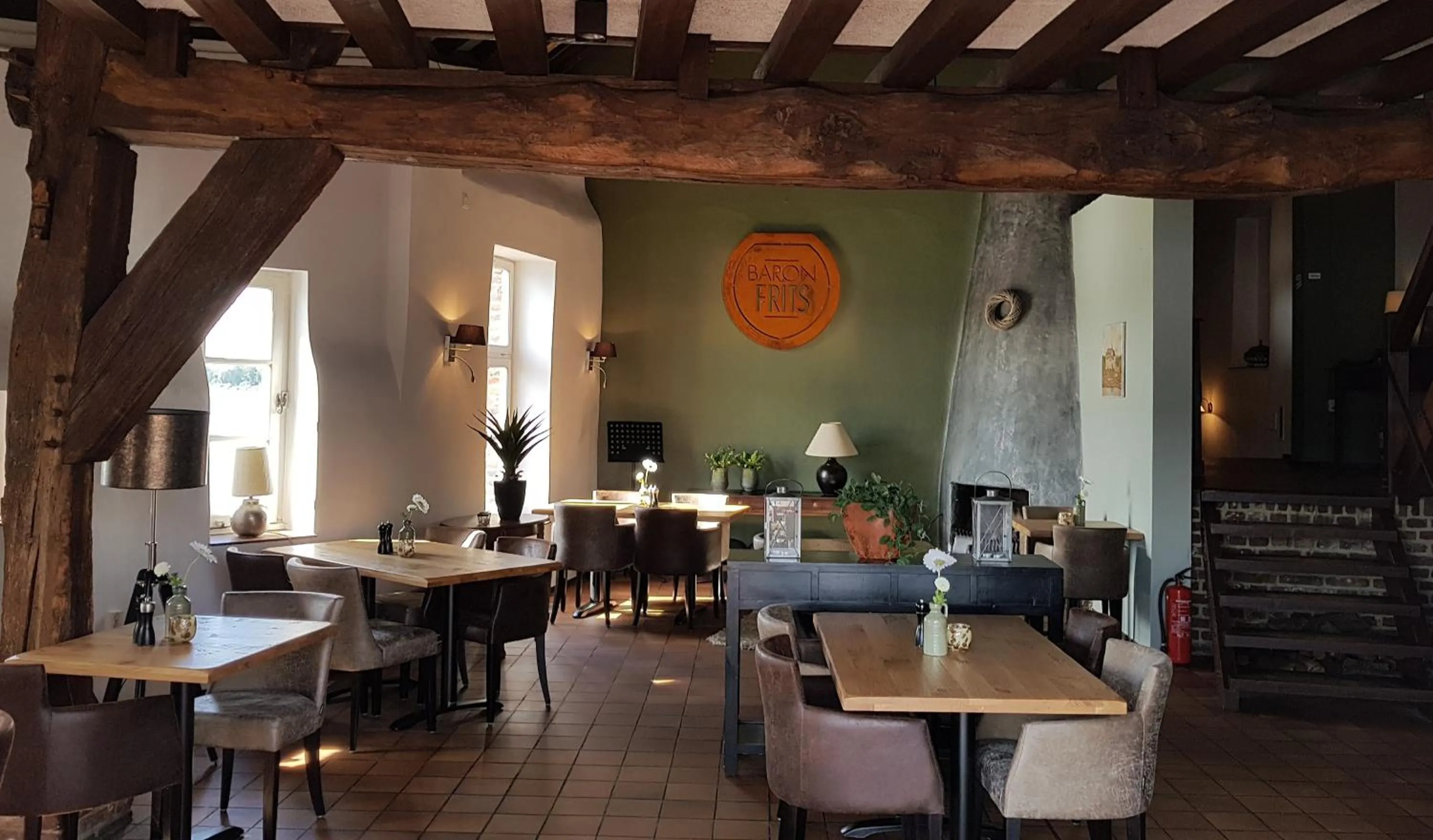 Property building in Baron Frits