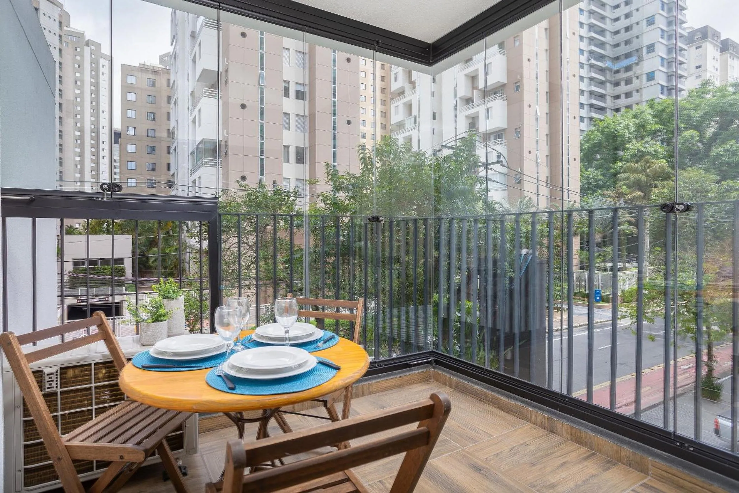 Apartment with Balcony in Walk Moema