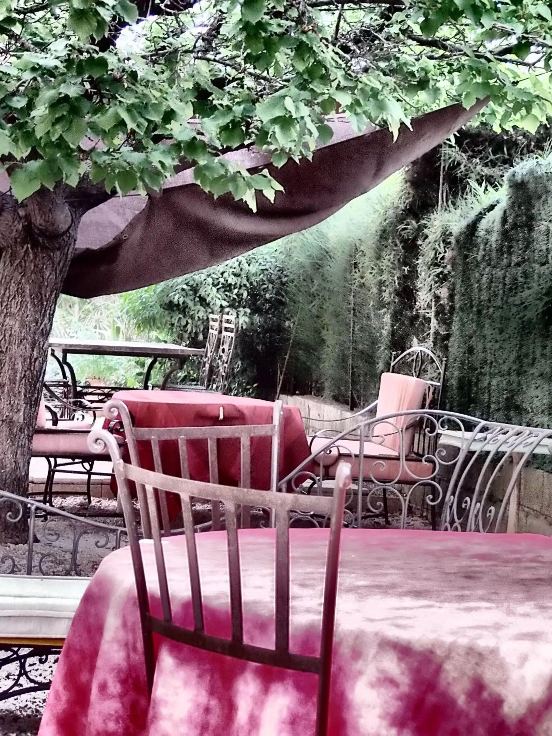 Property building in Aux Amandiers