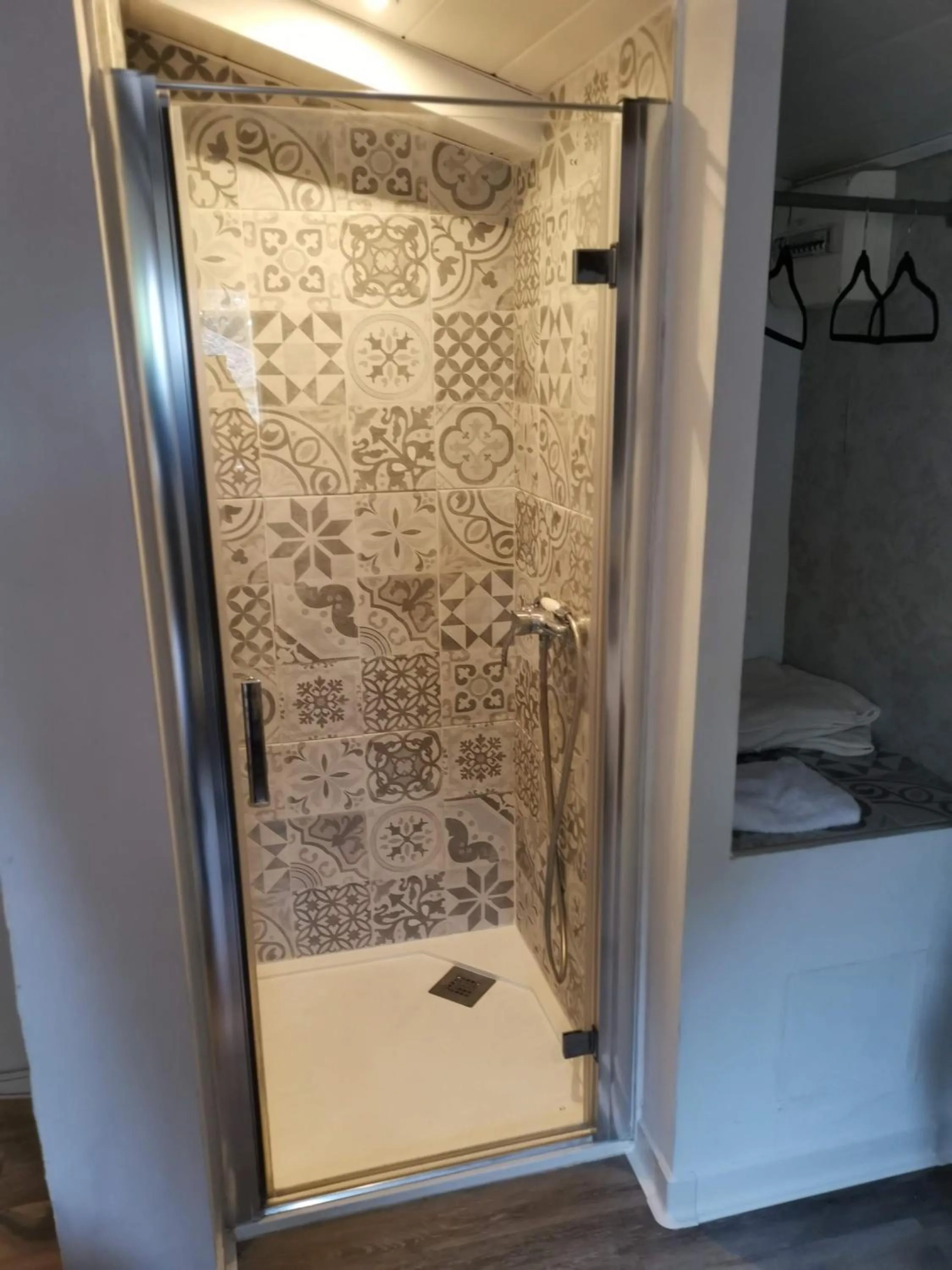 Shower in La Bastide des Mûriers