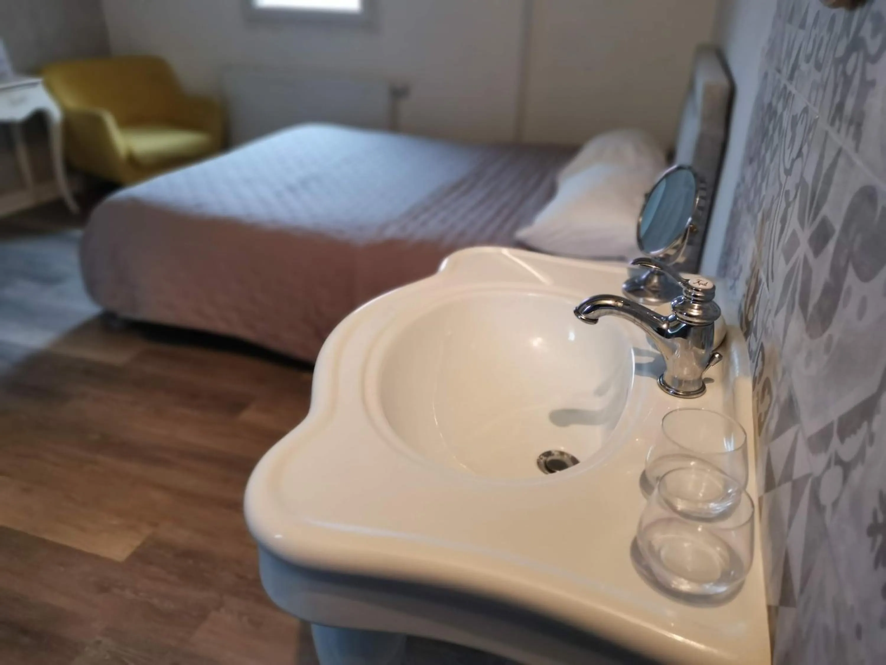 Bathroom, Bed in La Bastide des Mûriers