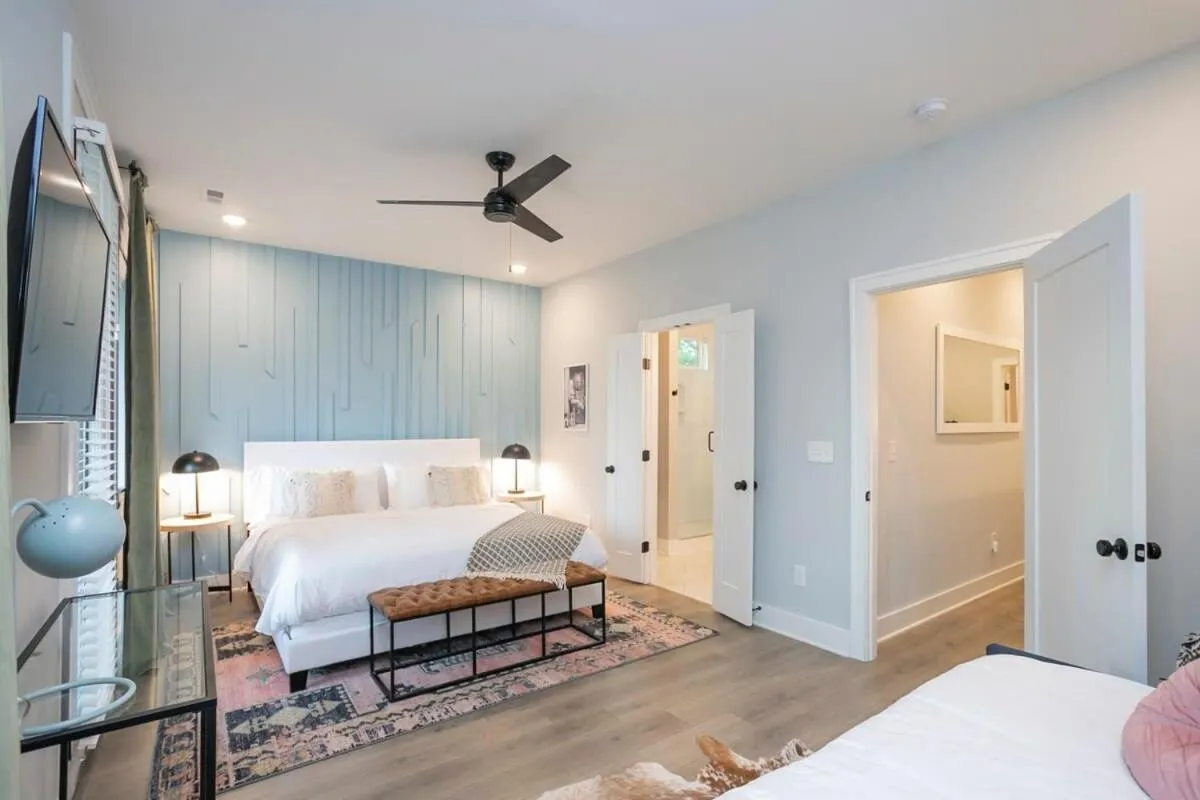 Bed in 3 King Beds in Hip East Nash Home 1 Mile to DWNTN