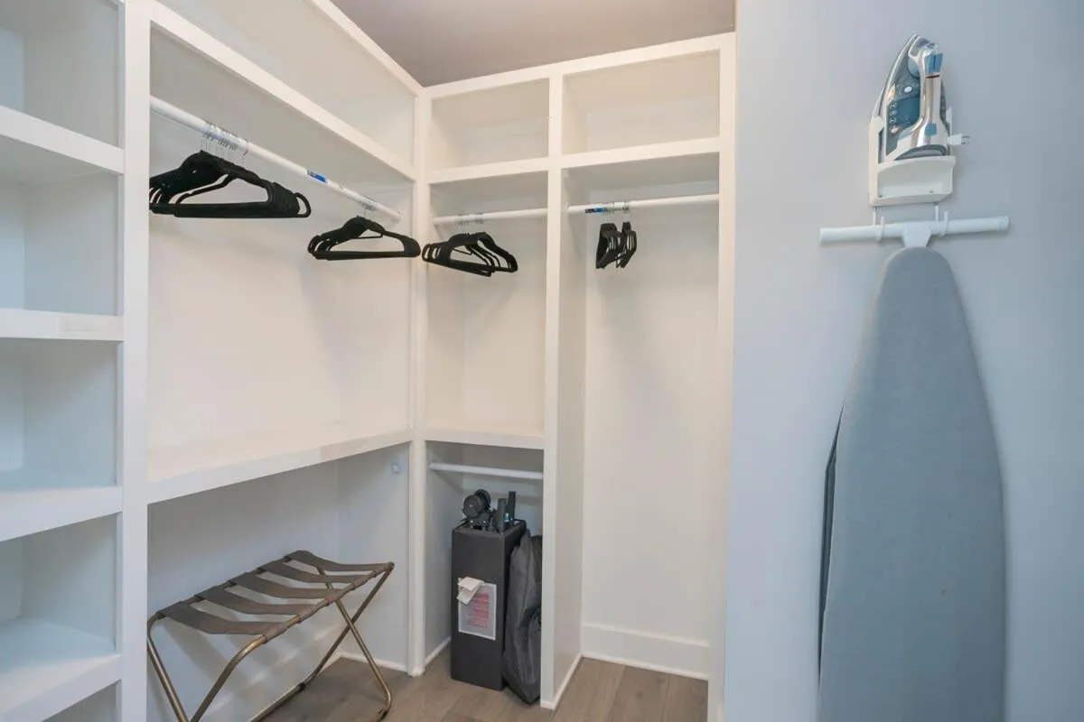 3 King Beds in Hip East Nash Home 1 Mile to DWNTN