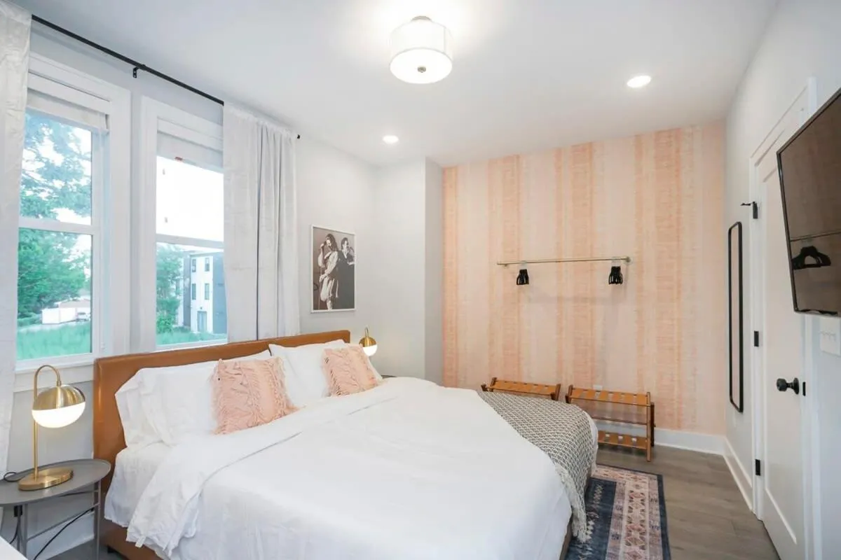 Bed in 3 King Beds in Hip East Nash Home 1 Mile to DWNTN