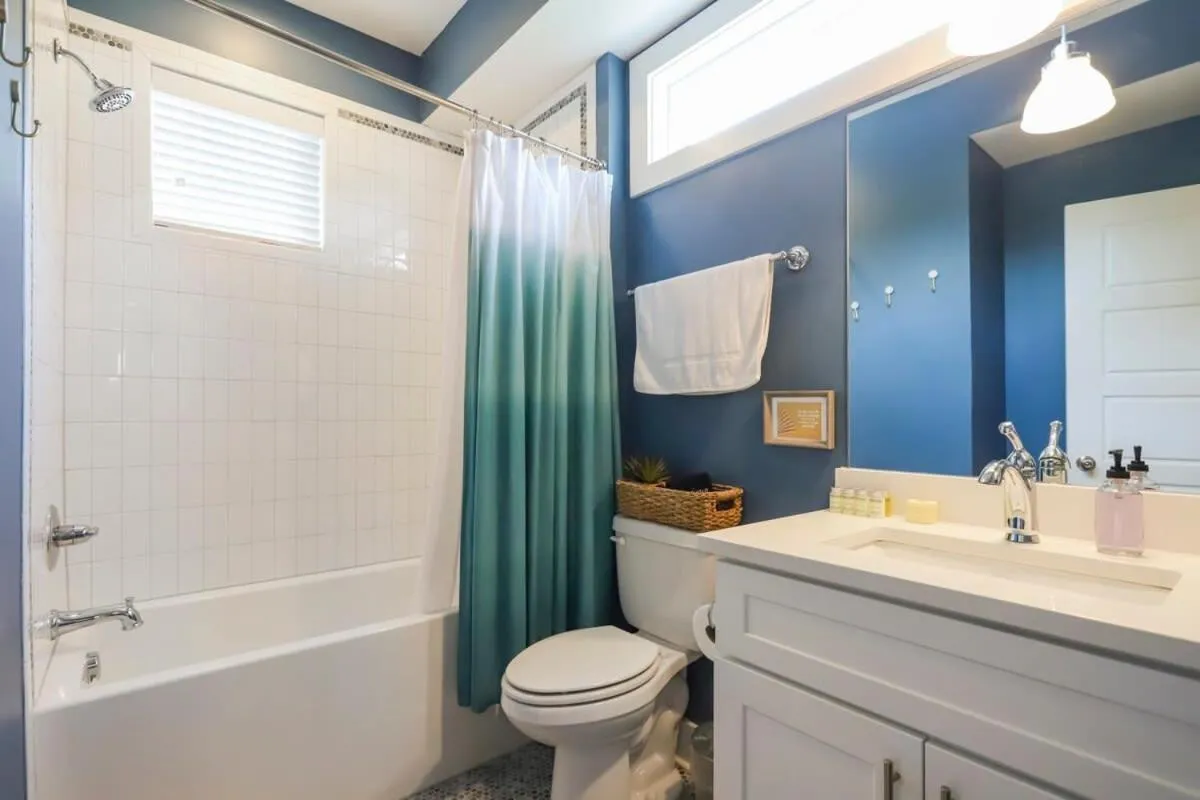 Stylish Home for 12 8th Ave South 6 Beds