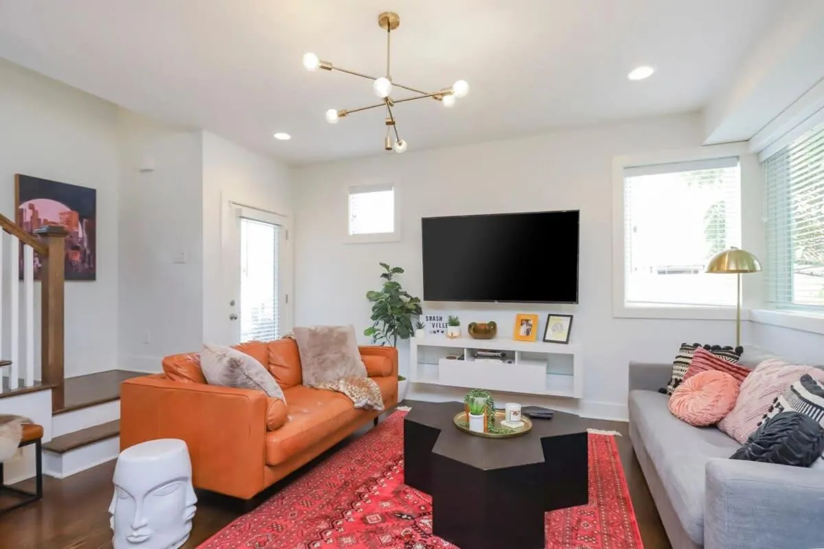 Stylish Home for 12 8th Ave South 6 Beds