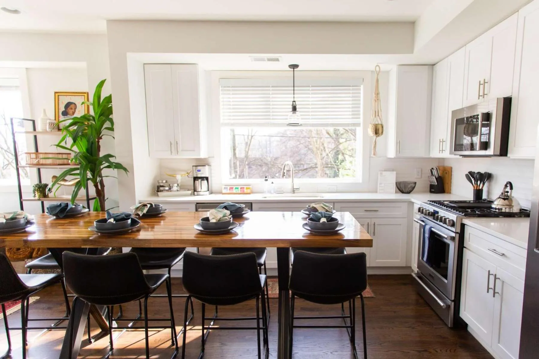 Stylish Home for 12 8th Ave South 6 Beds