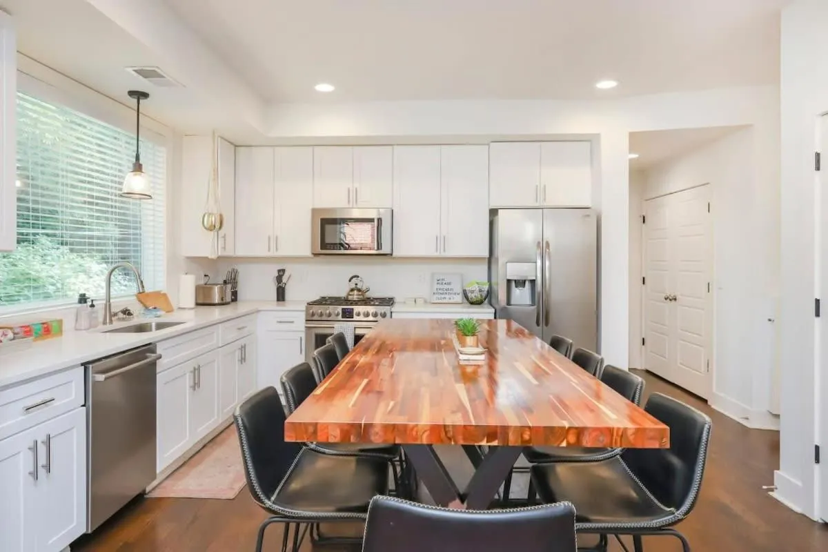 Stylish Home for 12 8th Ave South 6 Beds