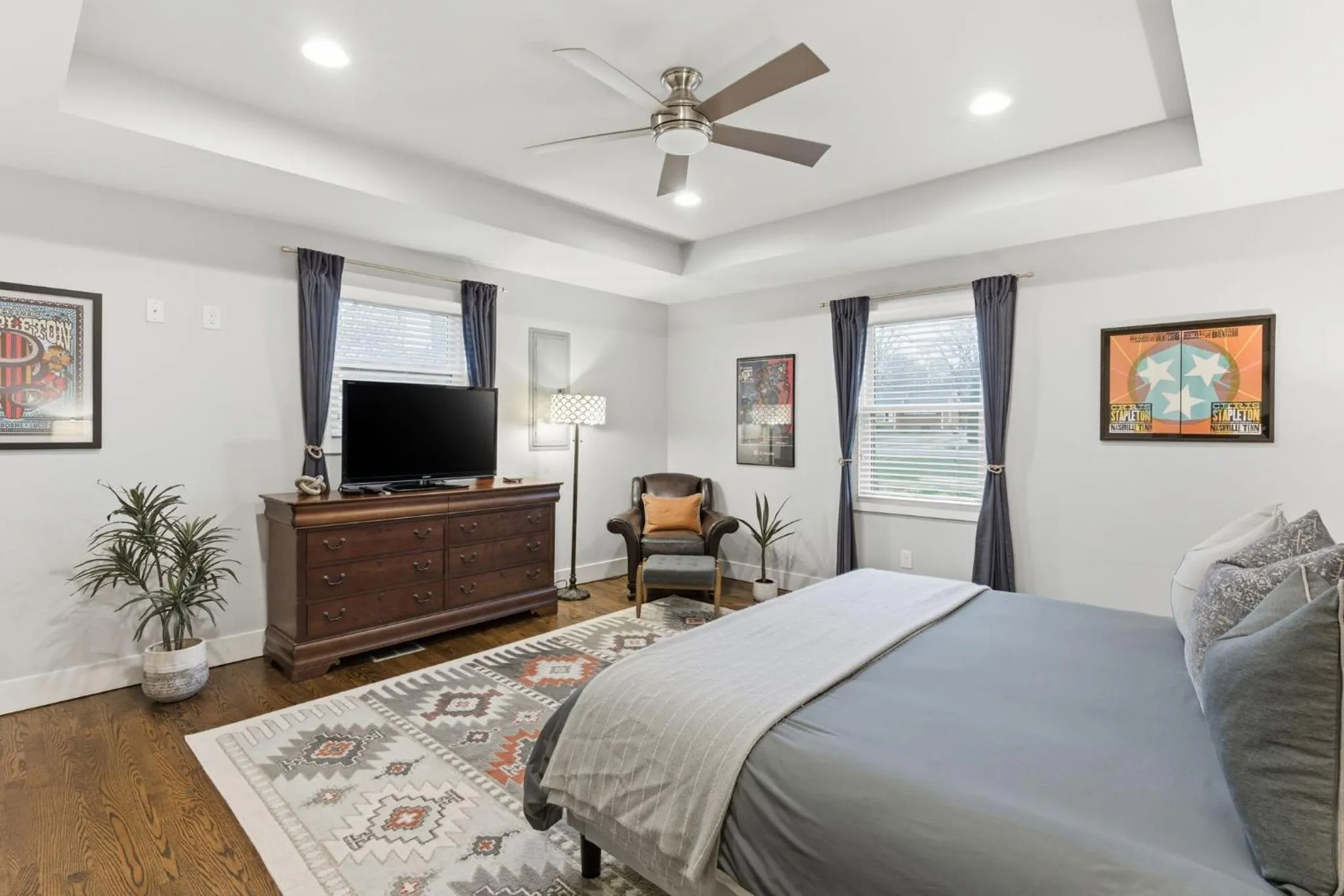 Bed in Spacious Modern Ranch 5 Miles to Downtown