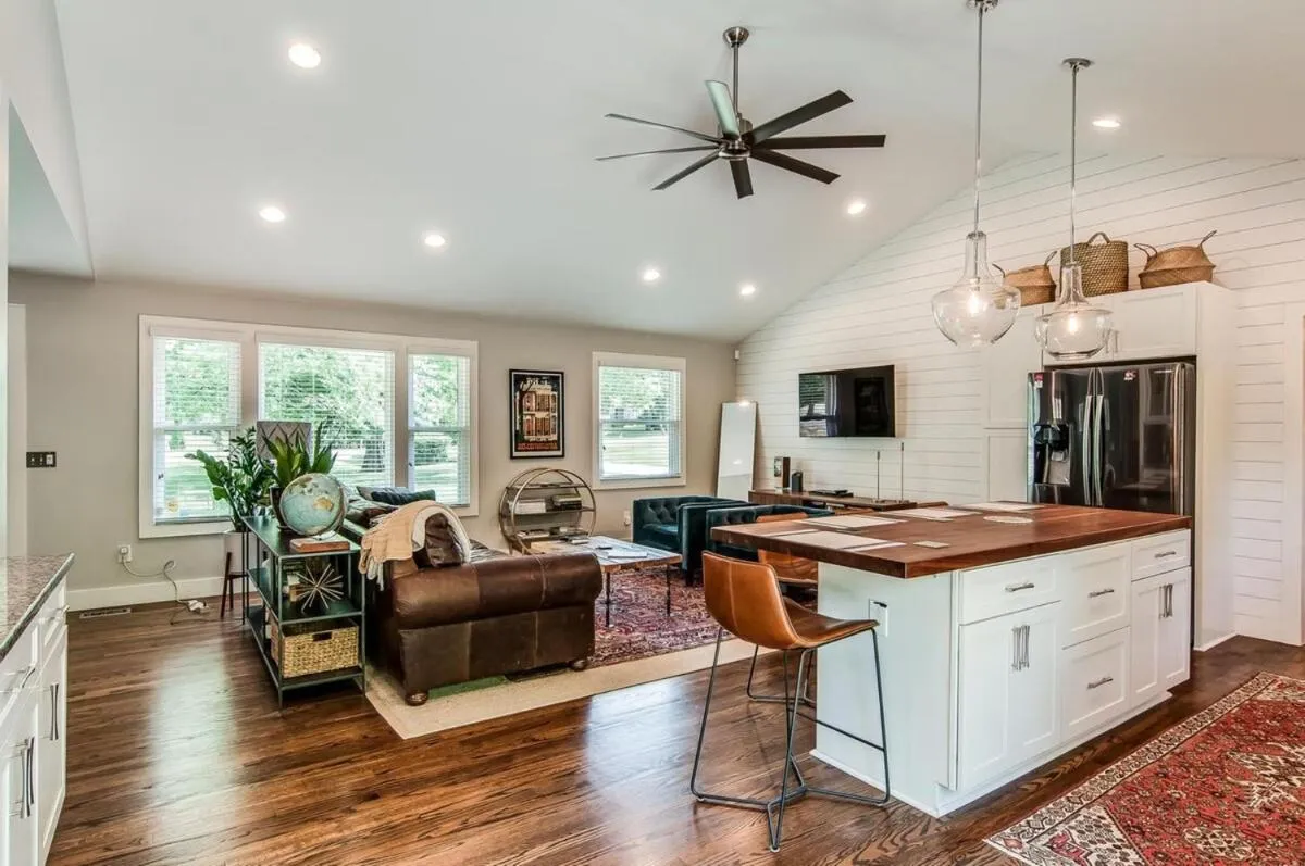 Spacious Modern Ranch 5 Miles to Downtown