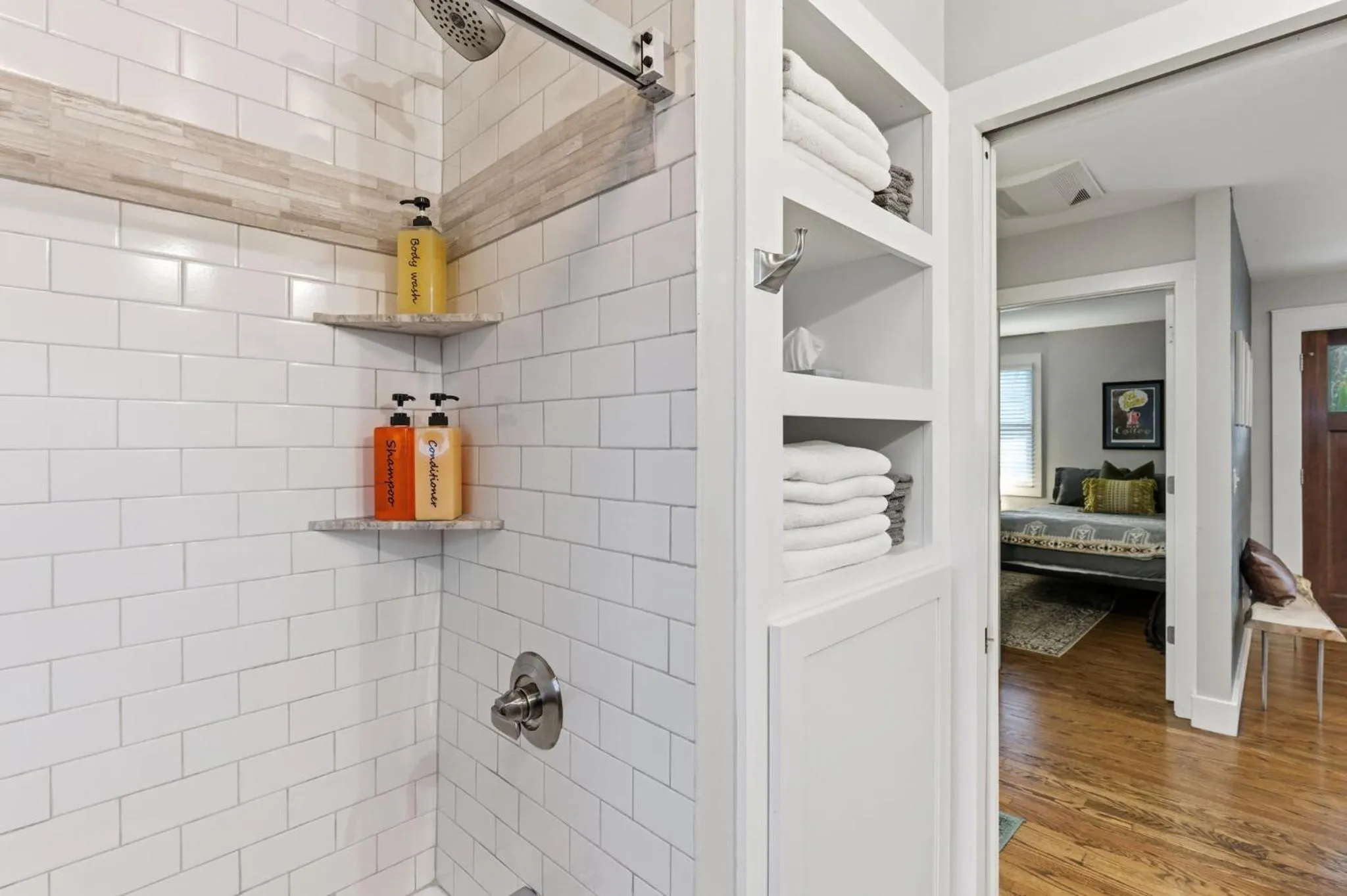 Spacious Modern Ranch 5 Miles to Downtown