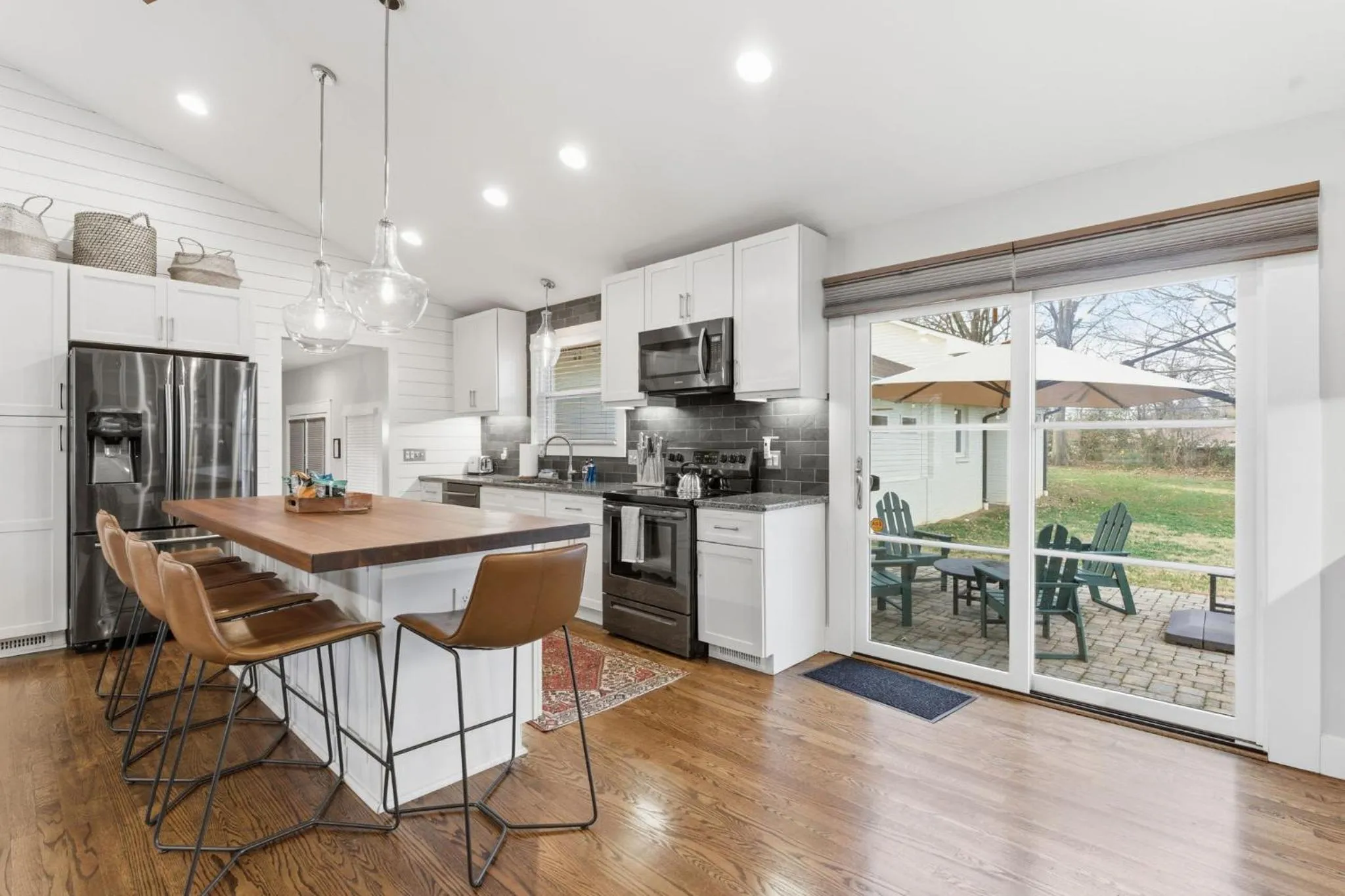 Spacious Modern Ranch 5 Miles to Downtown