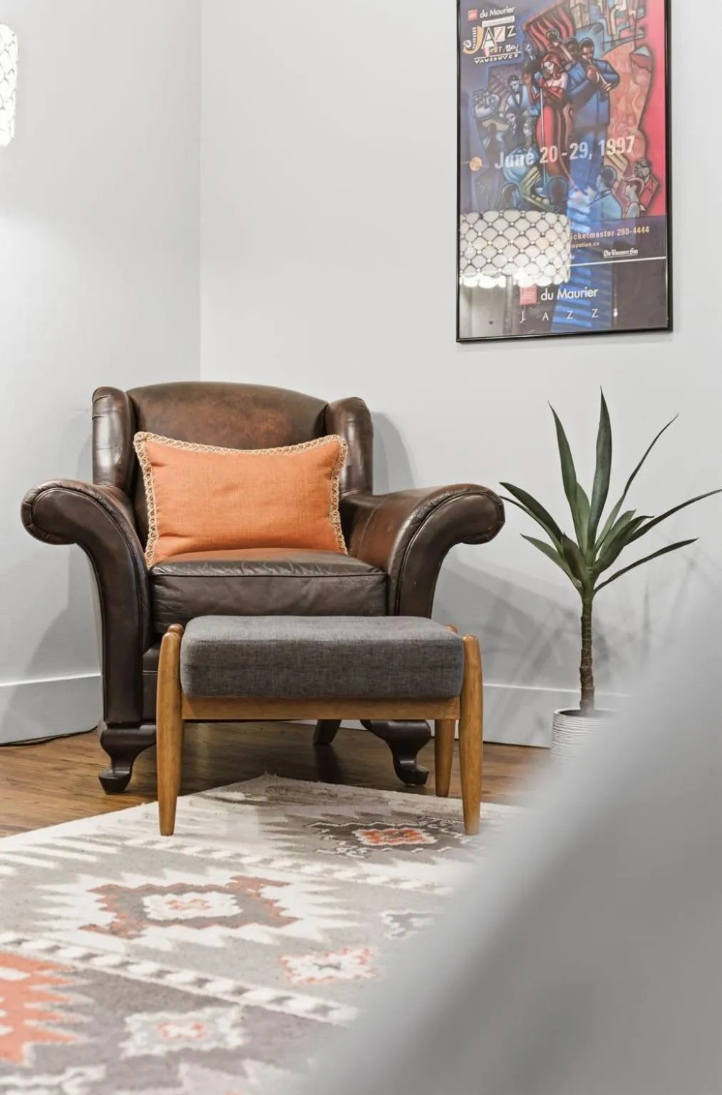 Spacious Modern Ranch 5 Miles to Downtown