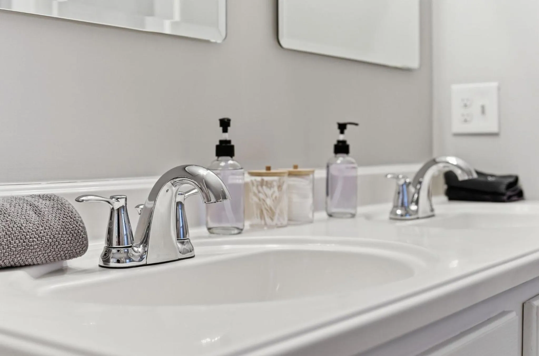 Spacious Modern Ranch 5 Miles to Downtown