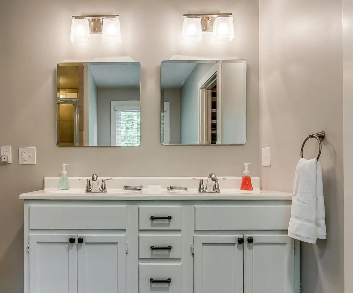 Spacious Modern Ranch 5 Miles to Downtown