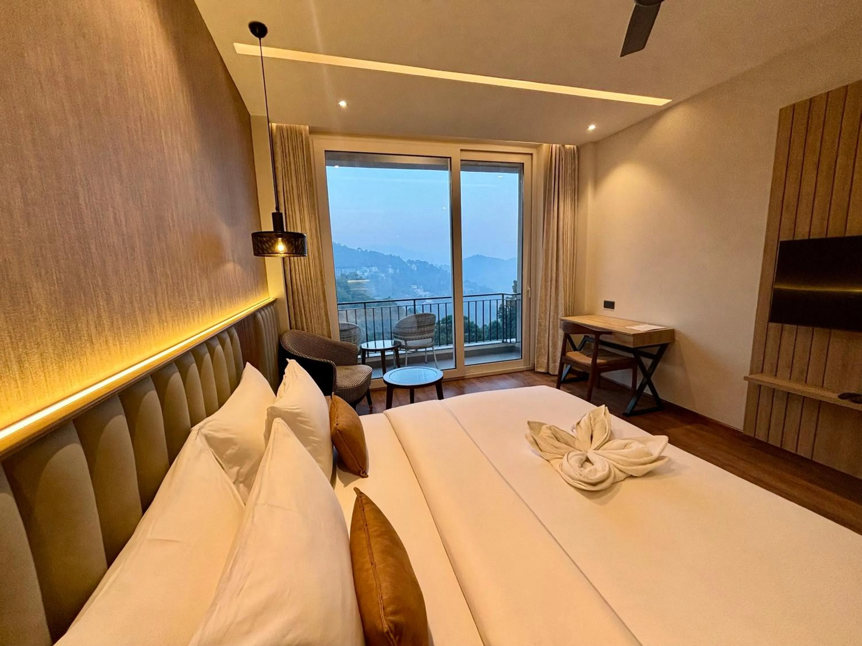 Bedroom, Bed in ARNISA Kasauli - A Boutique Hotel