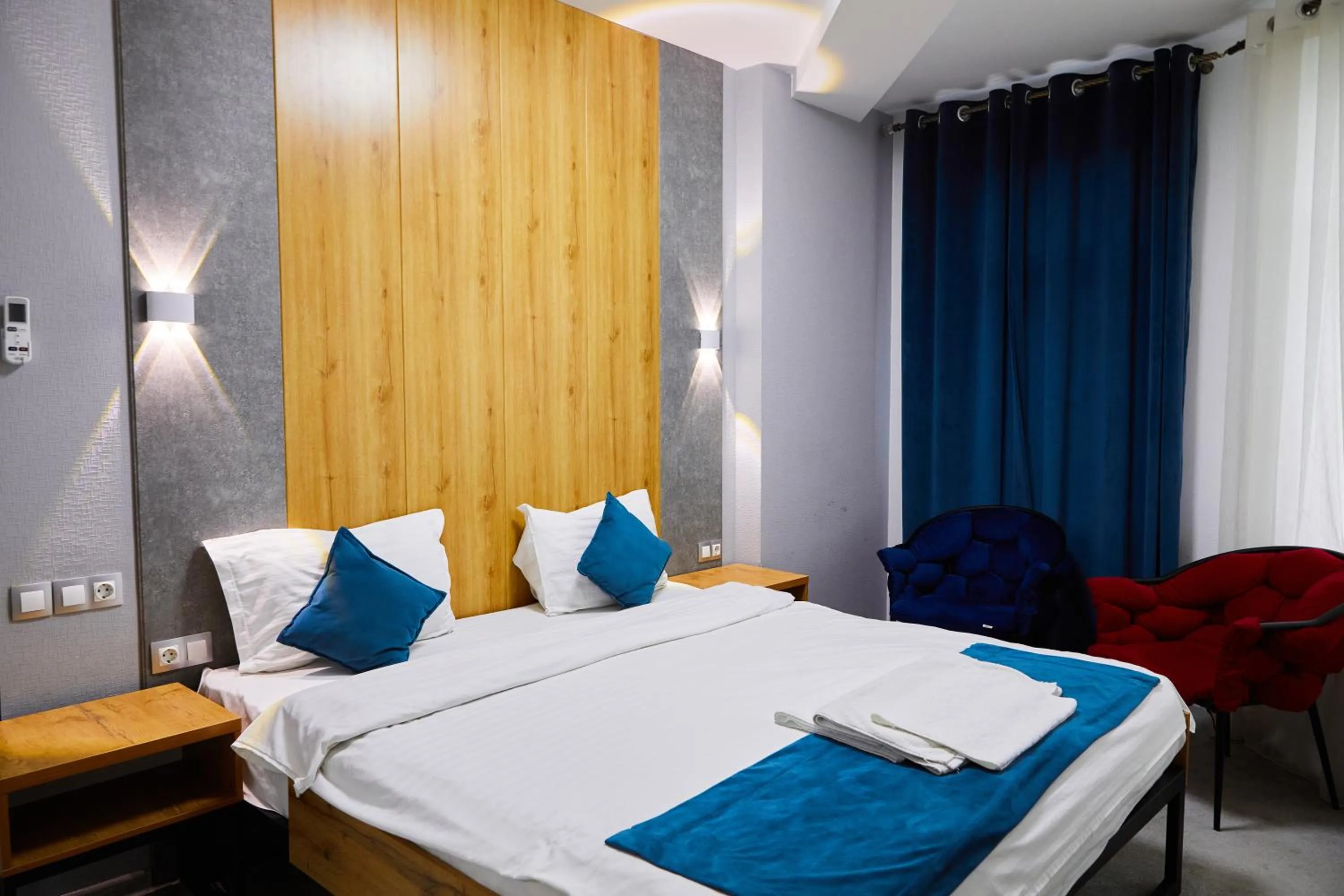 Photo of the whole room, Bed in Art Plaza Hotel