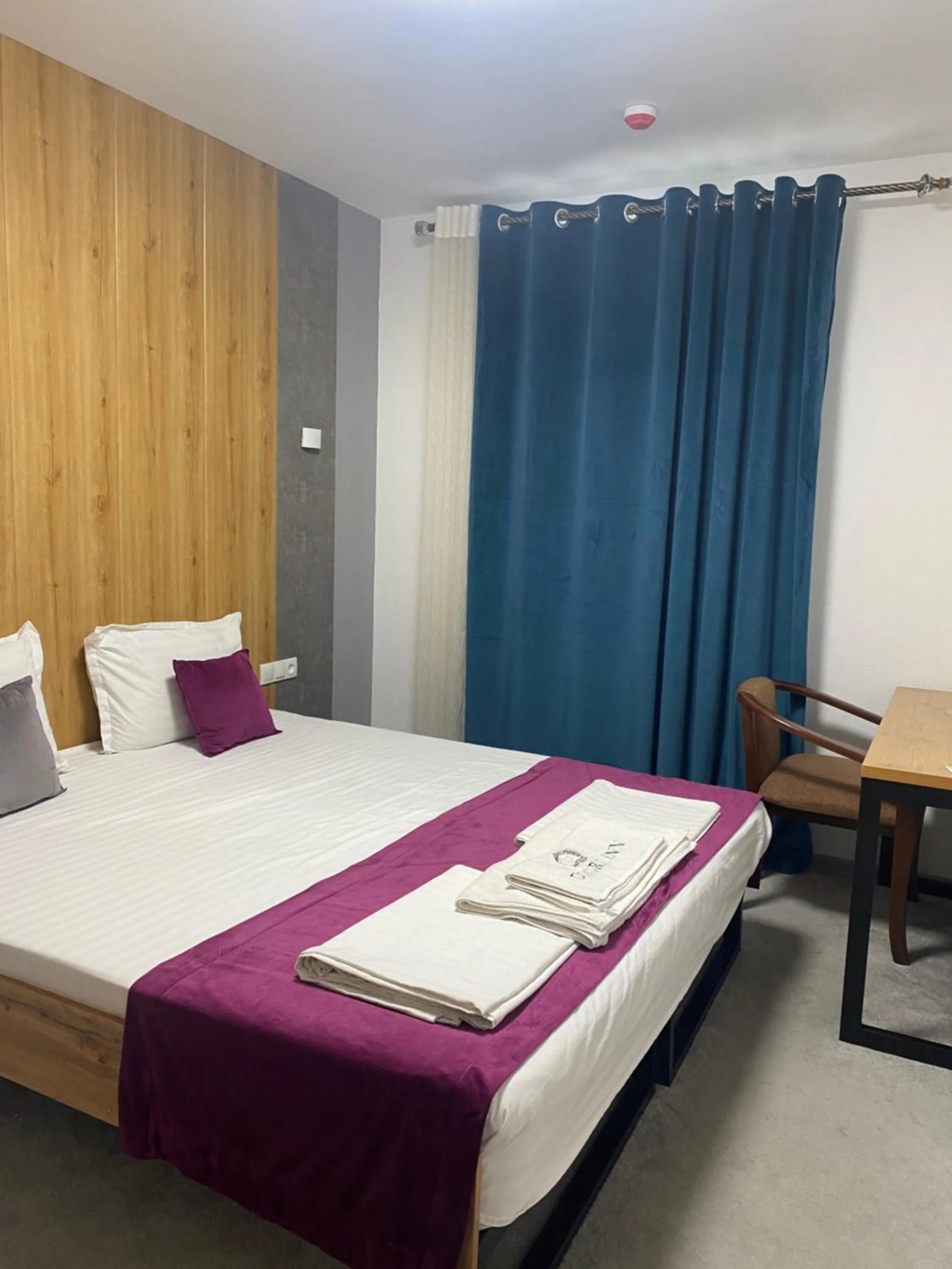 Photo of the whole room, Bed in Art Plaza Hotel