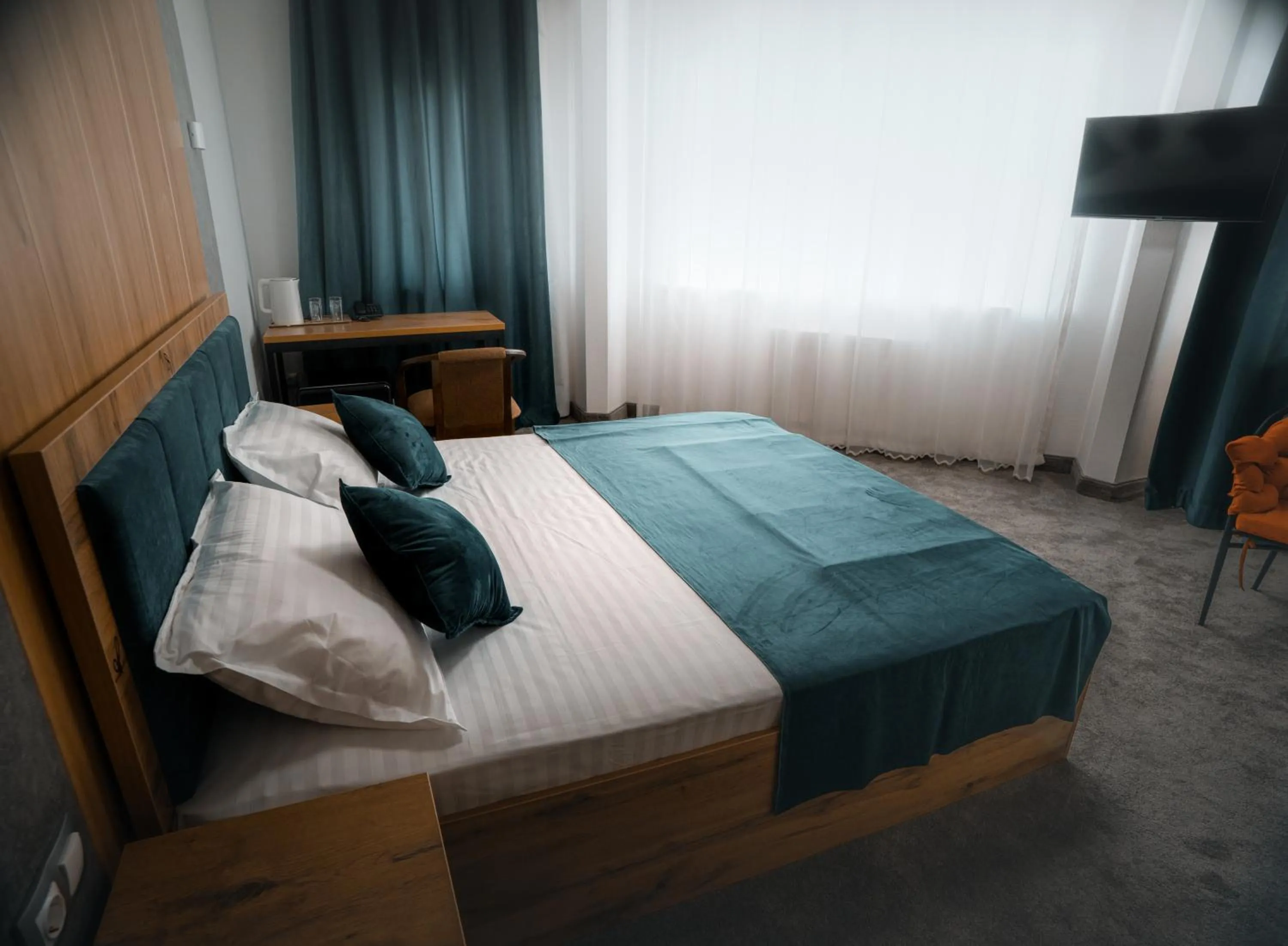 Photo of the whole room, Bed in Art Plaza Hotel