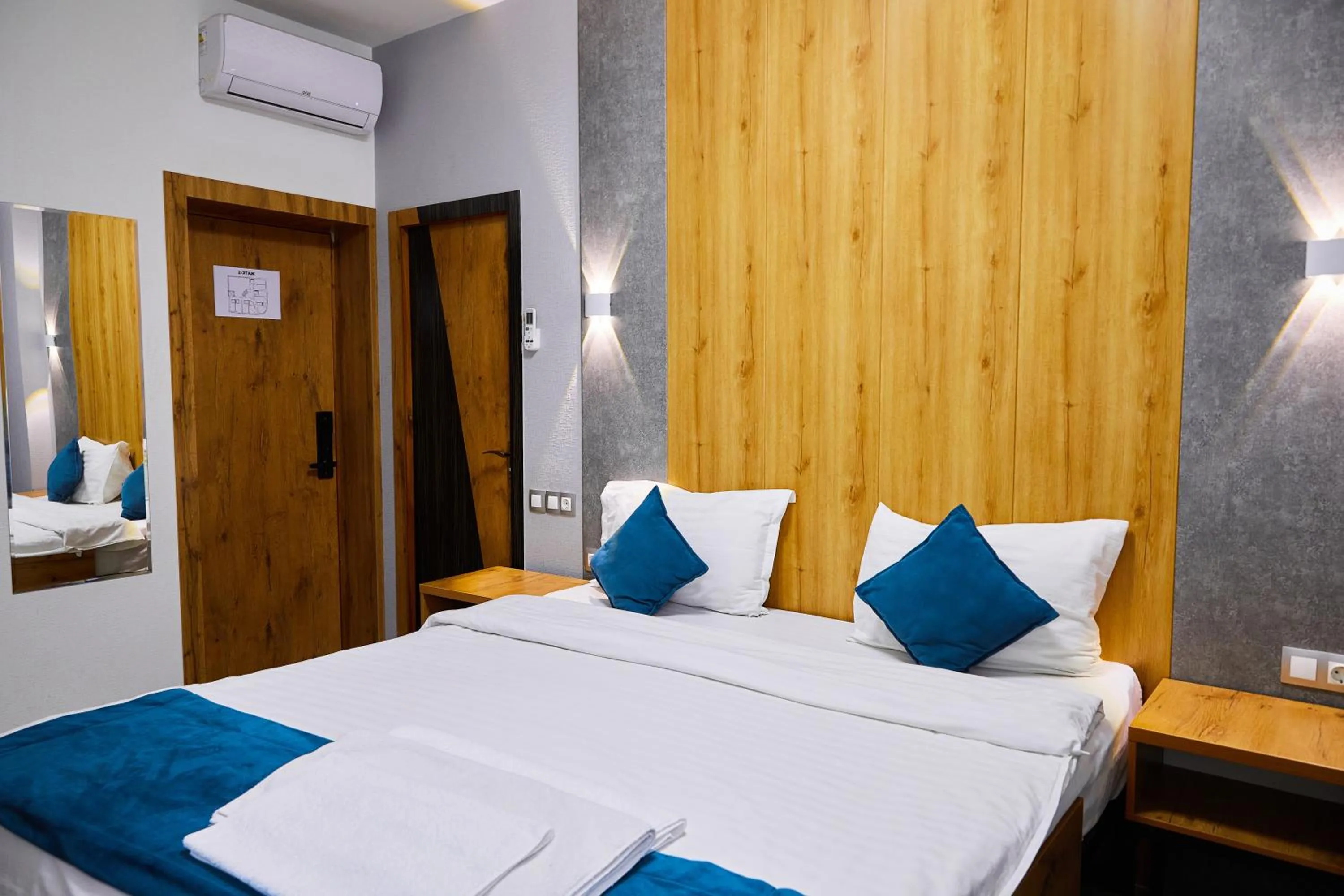 Photo of the whole room, Bed in Art Plaza Hotel