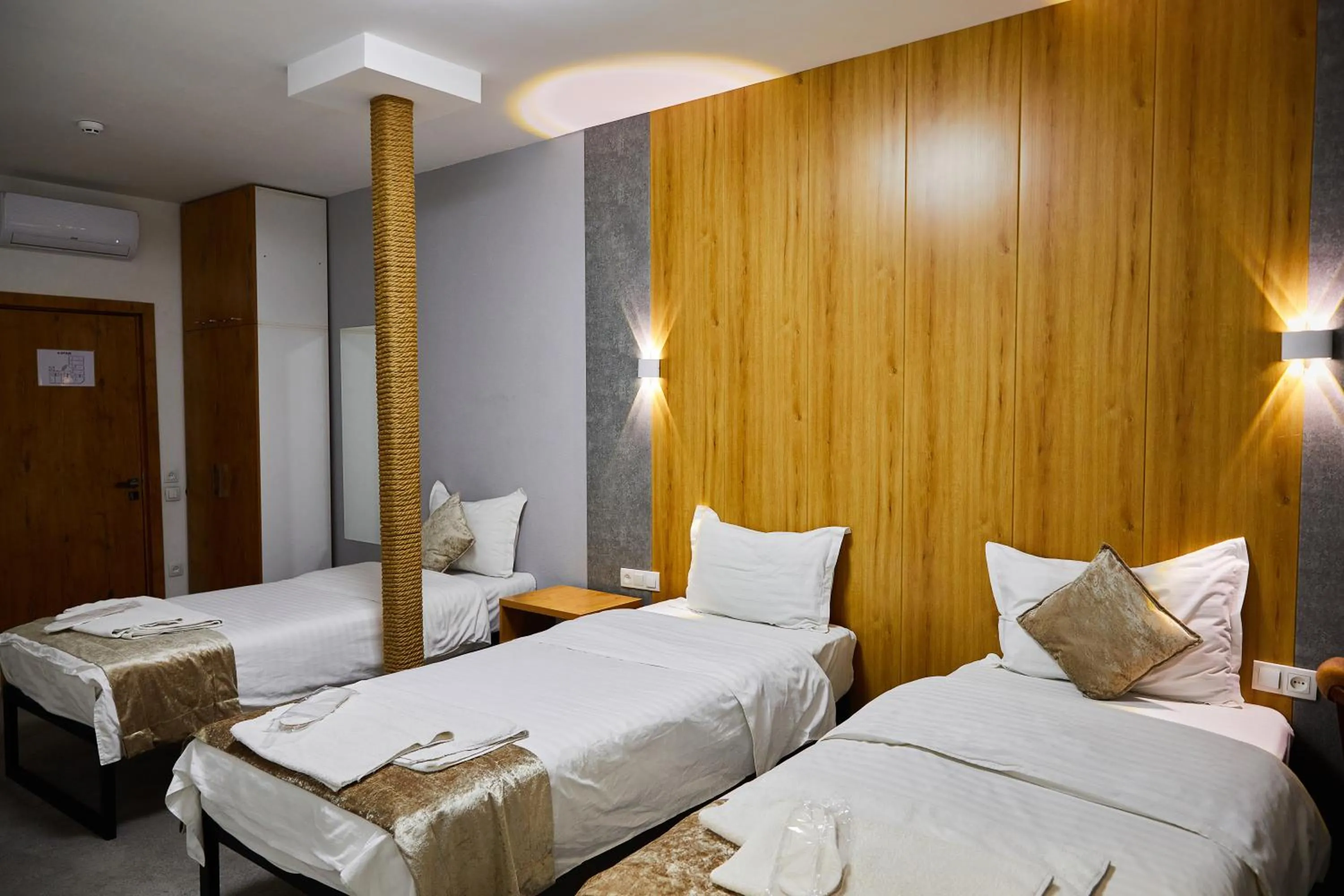 Photo of the whole room, Bed in Art Plaza Hotel