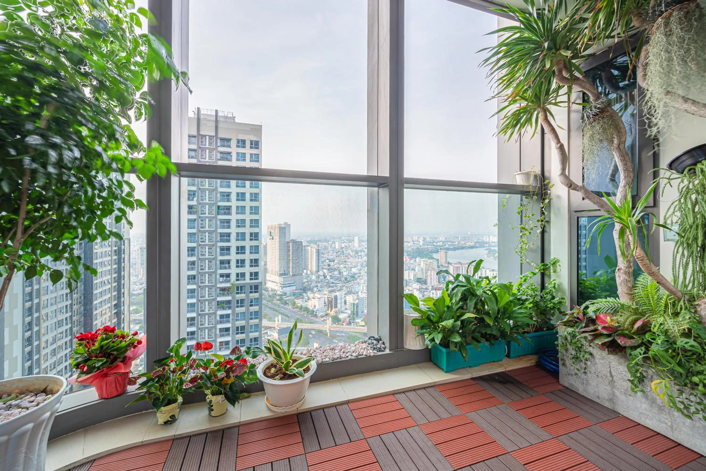 Property building in CeLaVie Serviced Apartment - The Vinhomes and Landmark