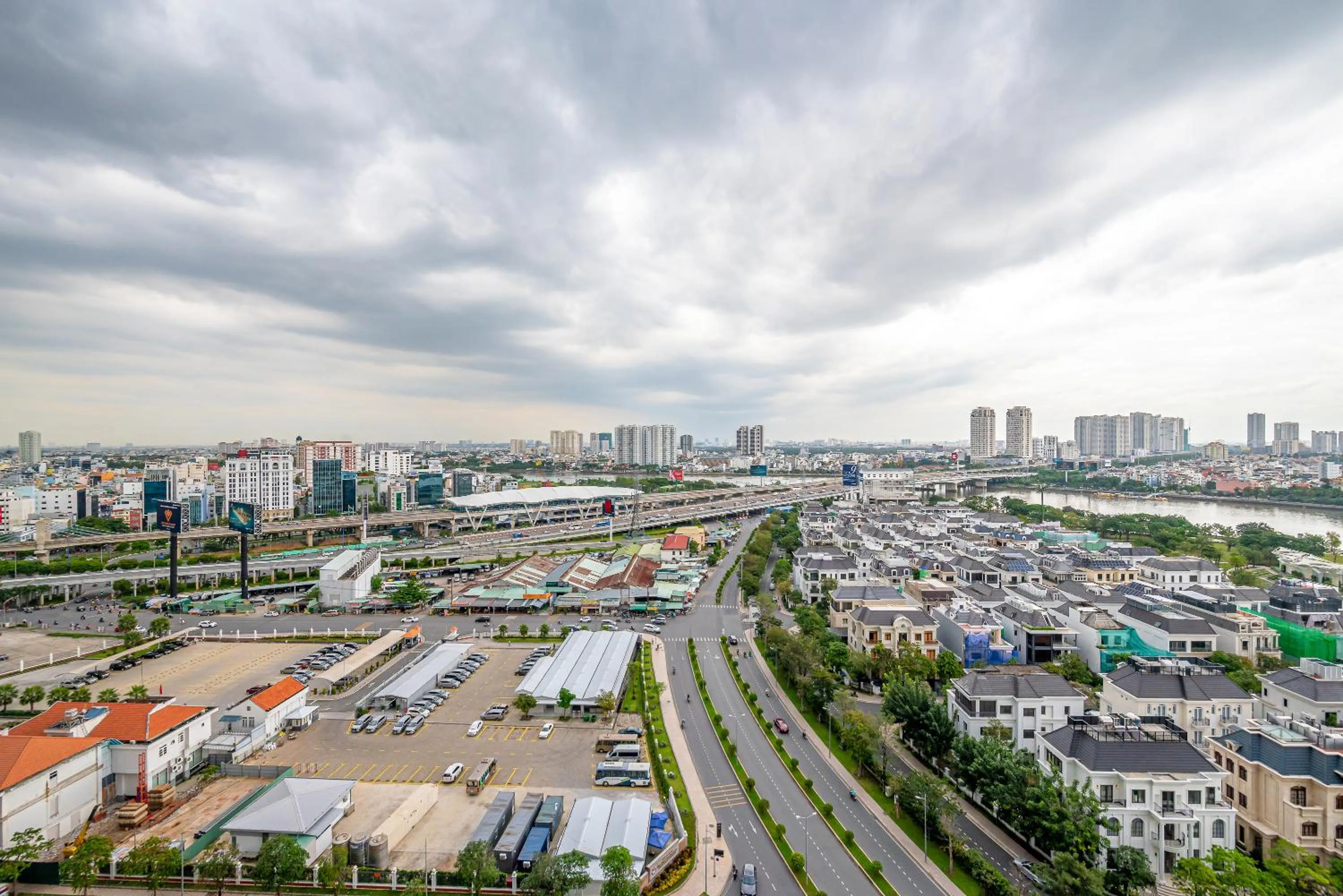 Street view in CeLaVie Serviced Apartment - The Vinhomes and Landmark