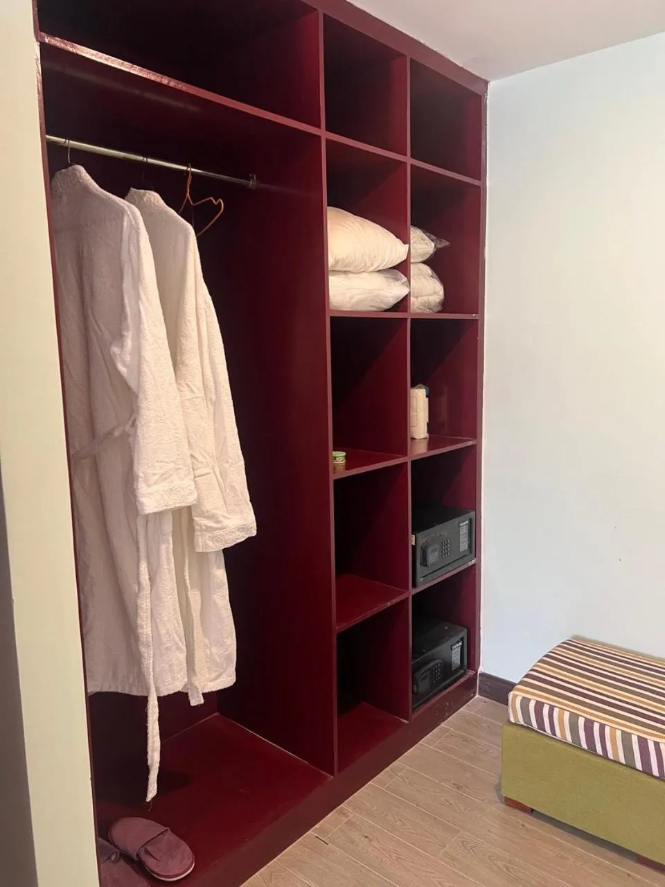 towels in Hawaii Lounge