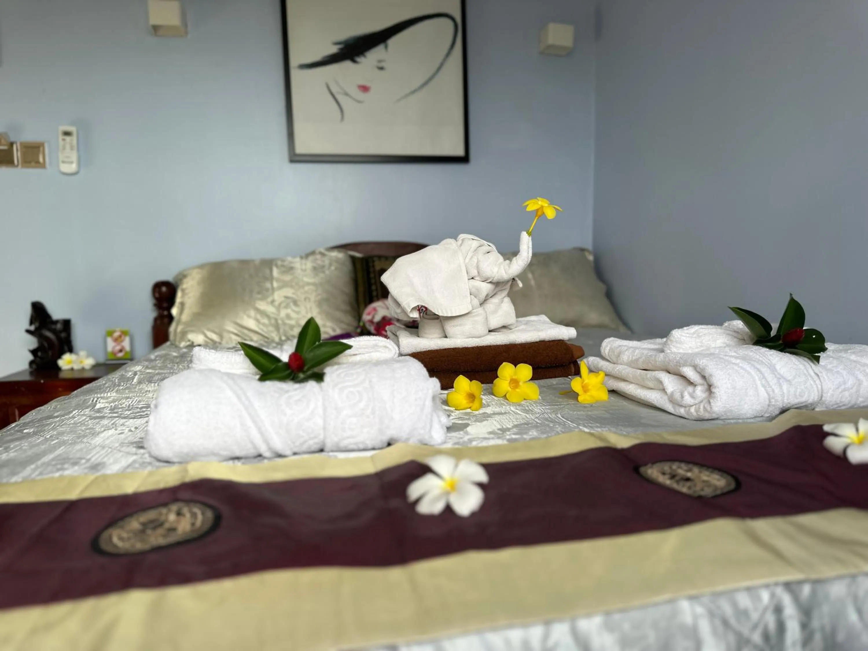 Bed in Hawaii Lounge