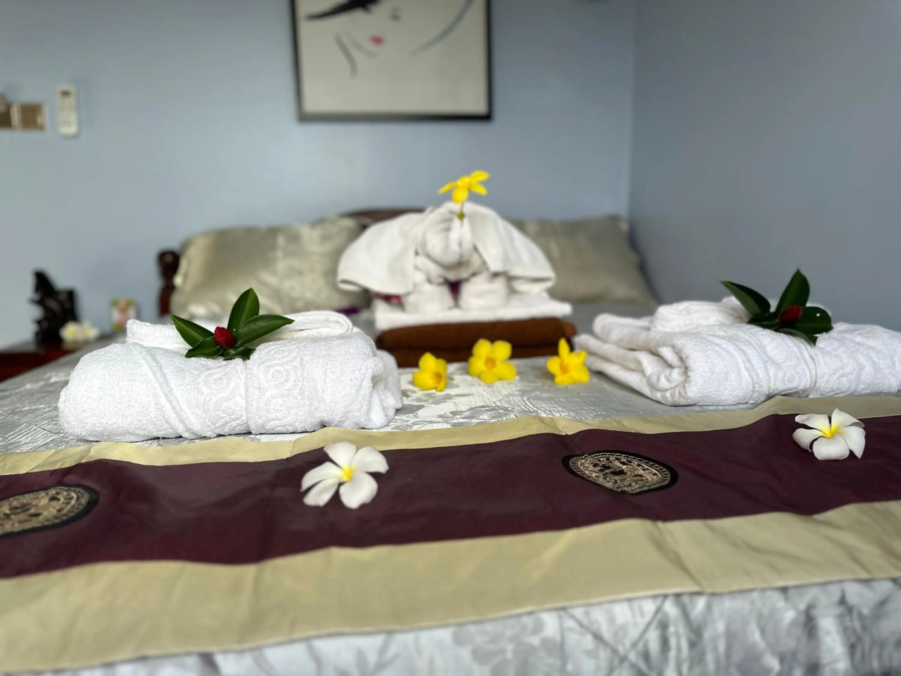 Bed in Hawaii Lounge