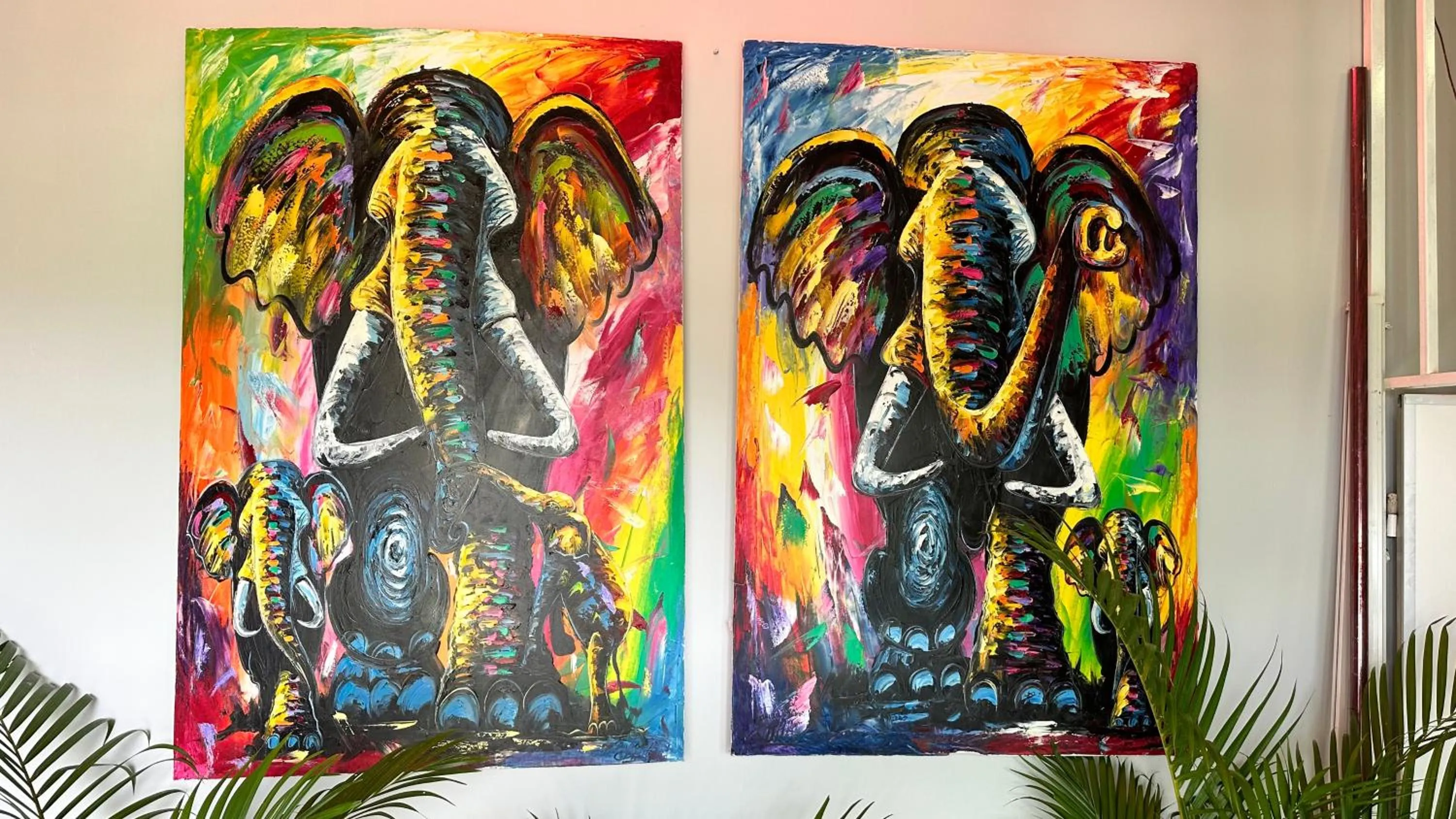 Decorative detail in Hawaii Lounge