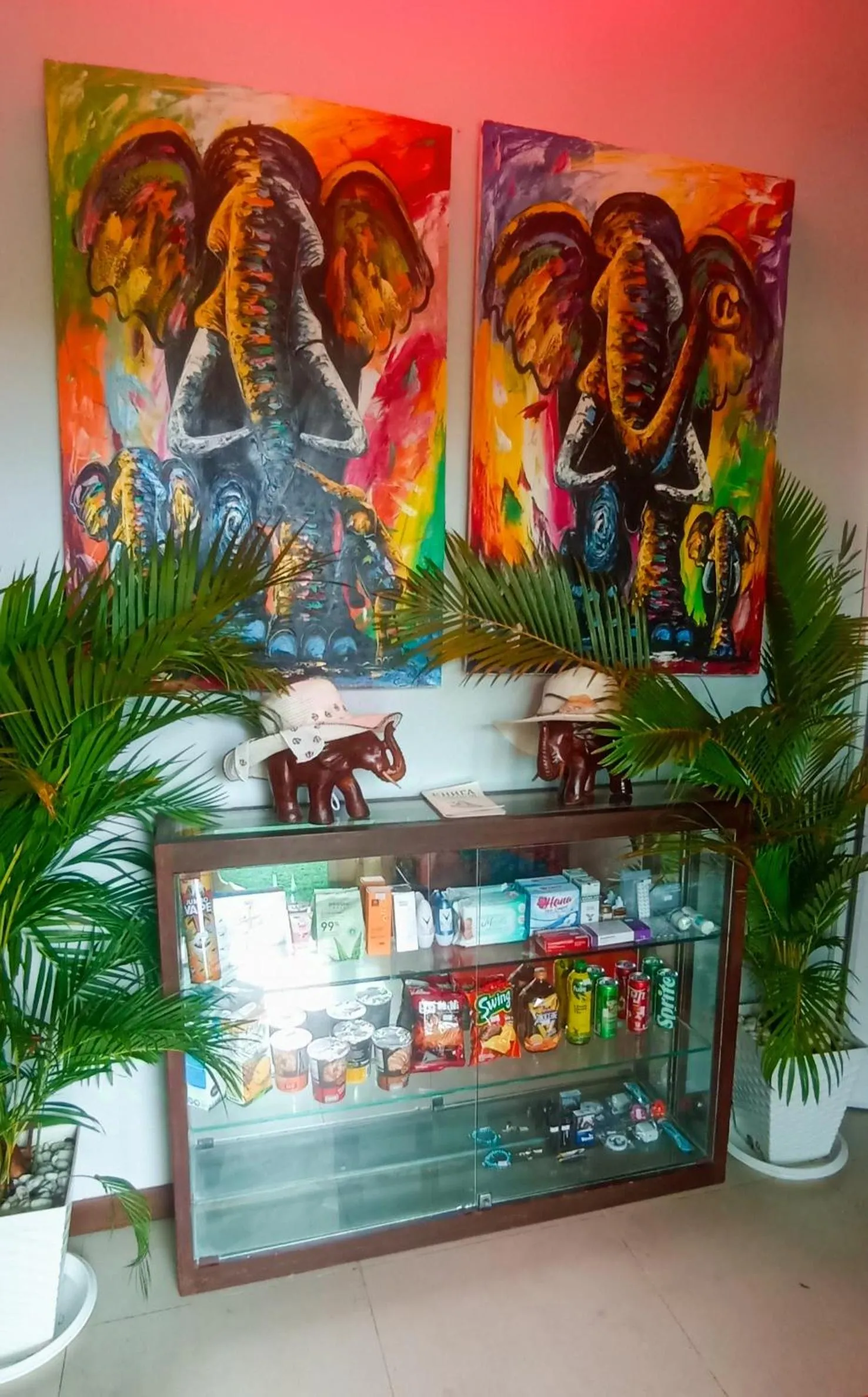 Lobby or reception in Hawaii Lounge