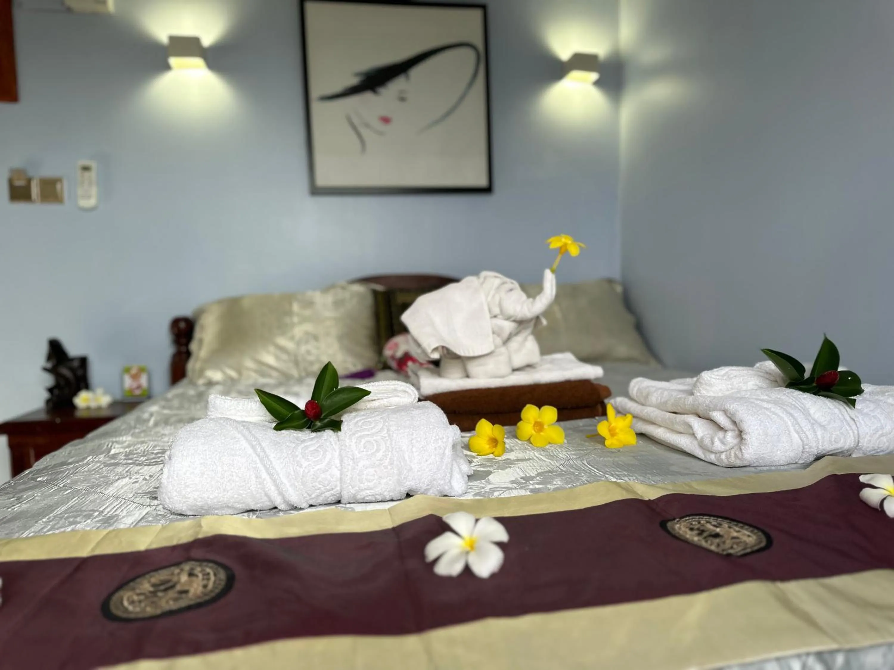 Bed in Hawaii Lounge