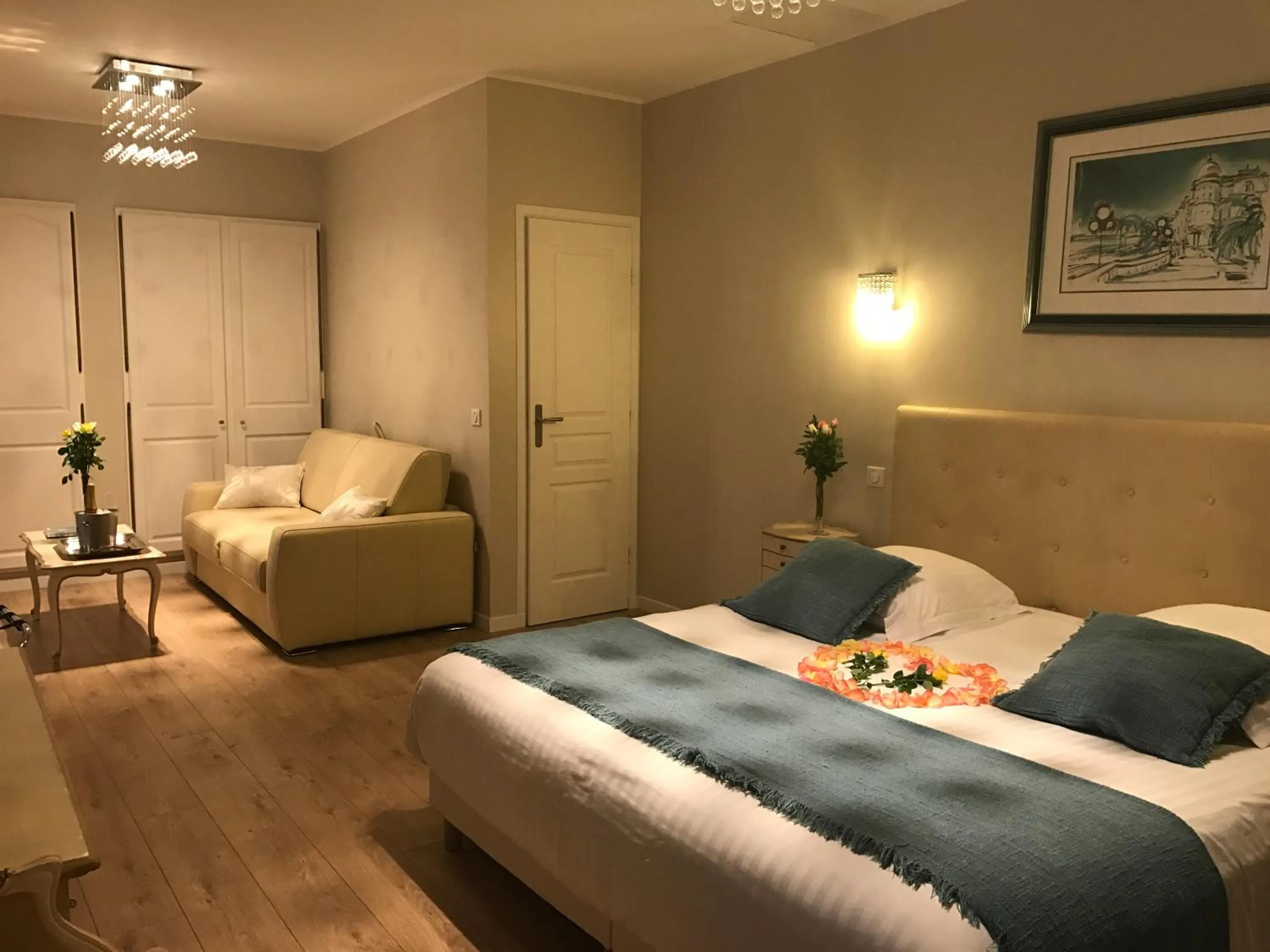 Photo of the whole room, Bed in Villa Kilauea B&B