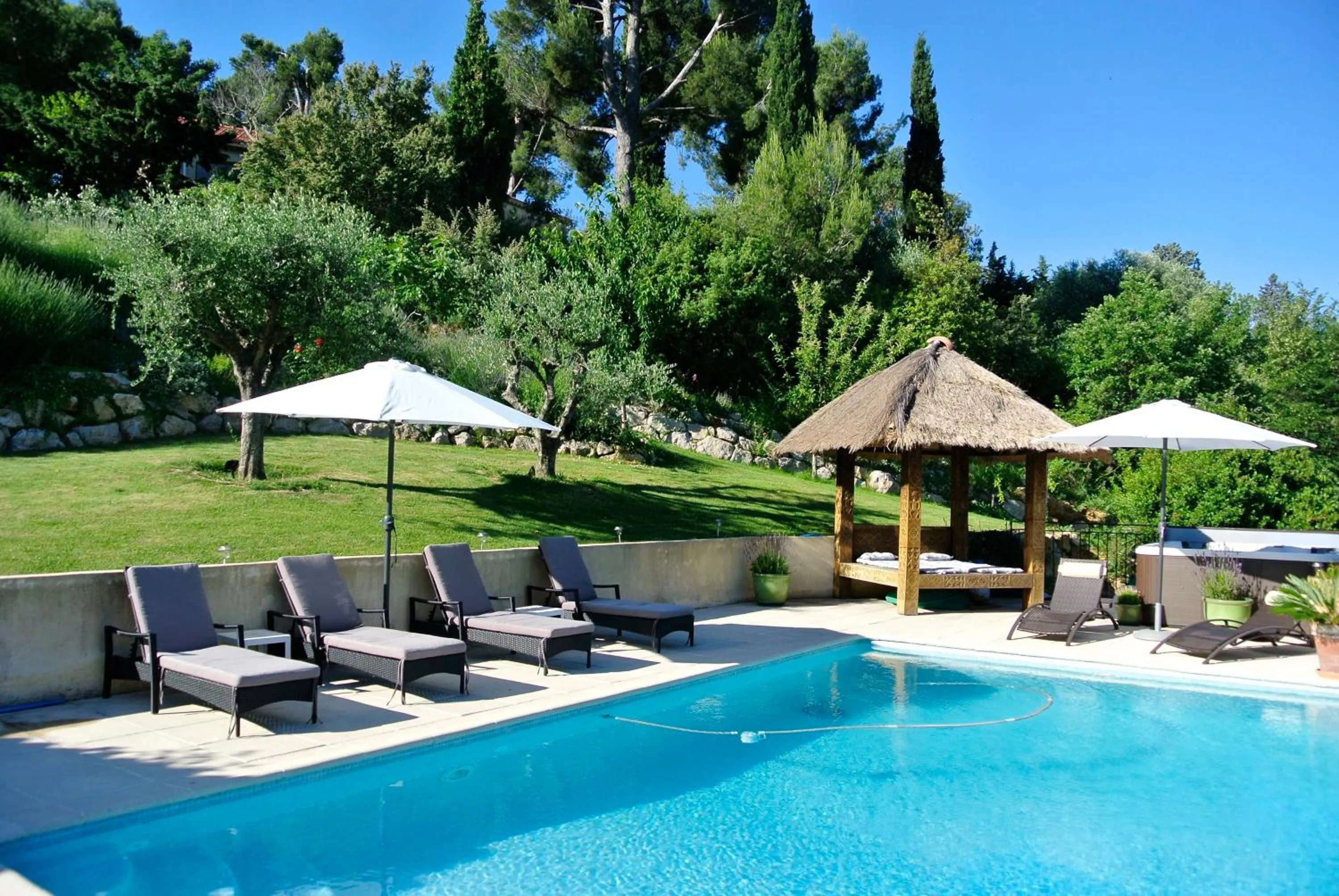 Swimming pool in Villa Kilauea B&B