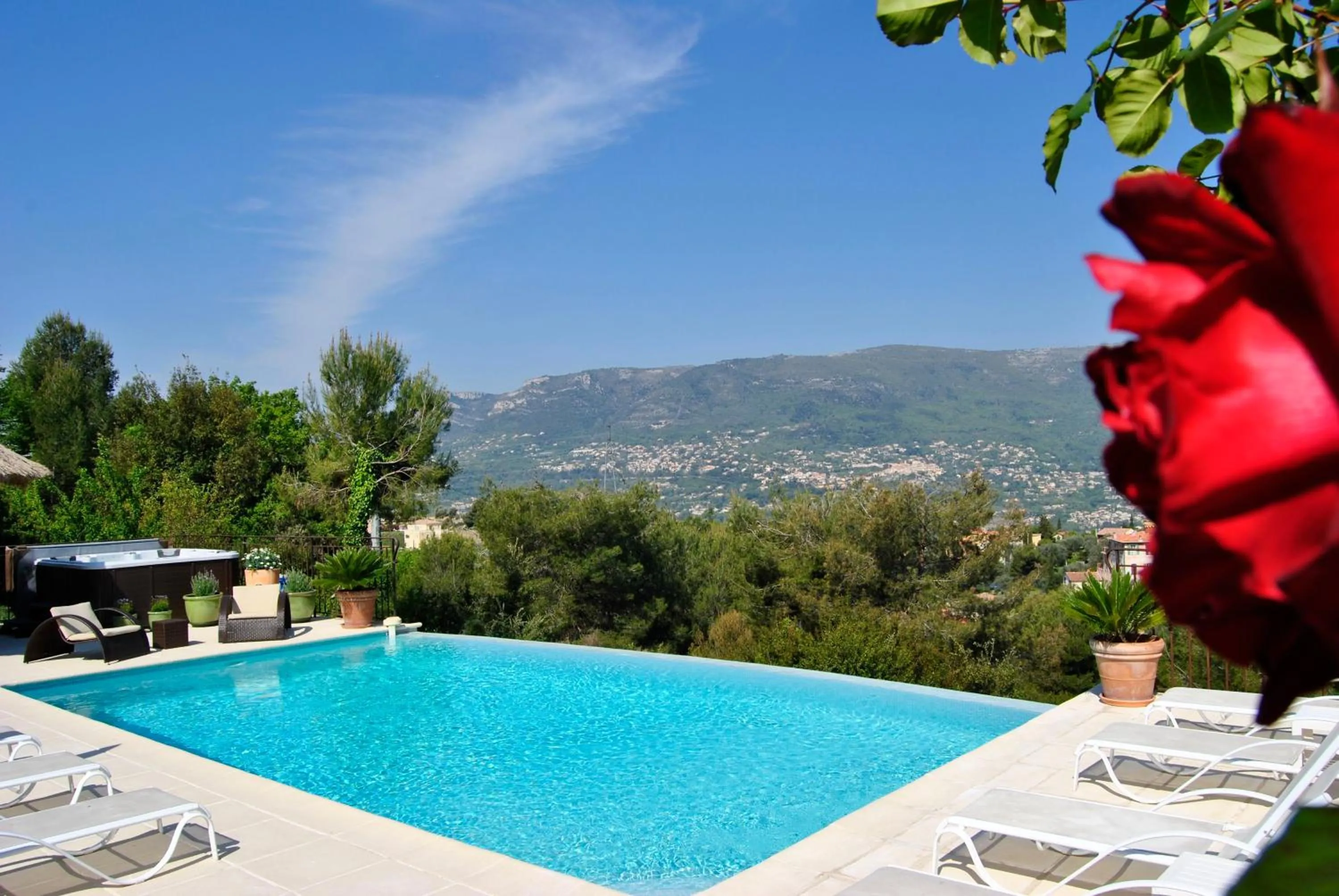 Swimming pool in Villa Kilauea B&B
