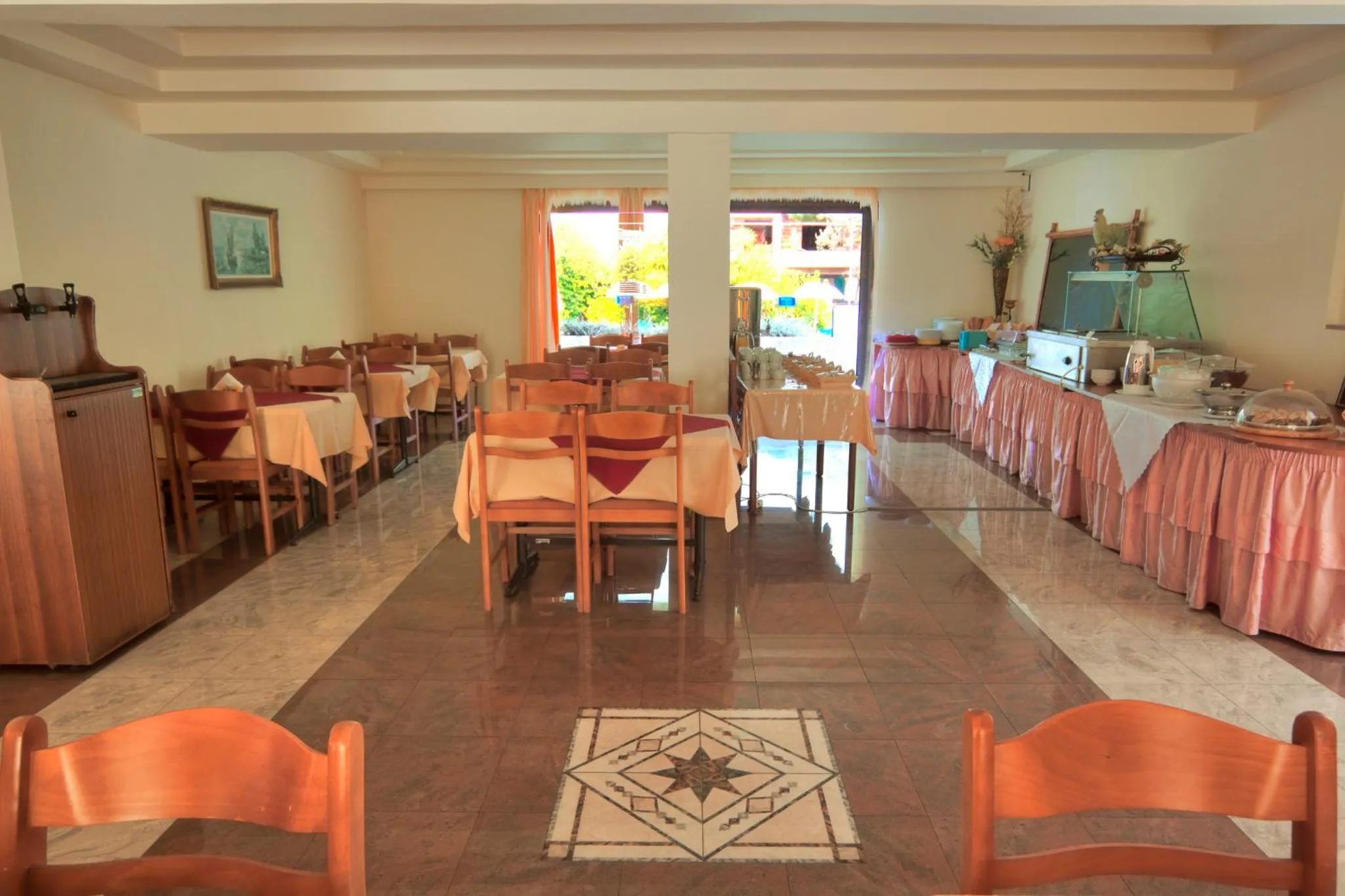 Restaurant/places to eat in Kassandra Hotel