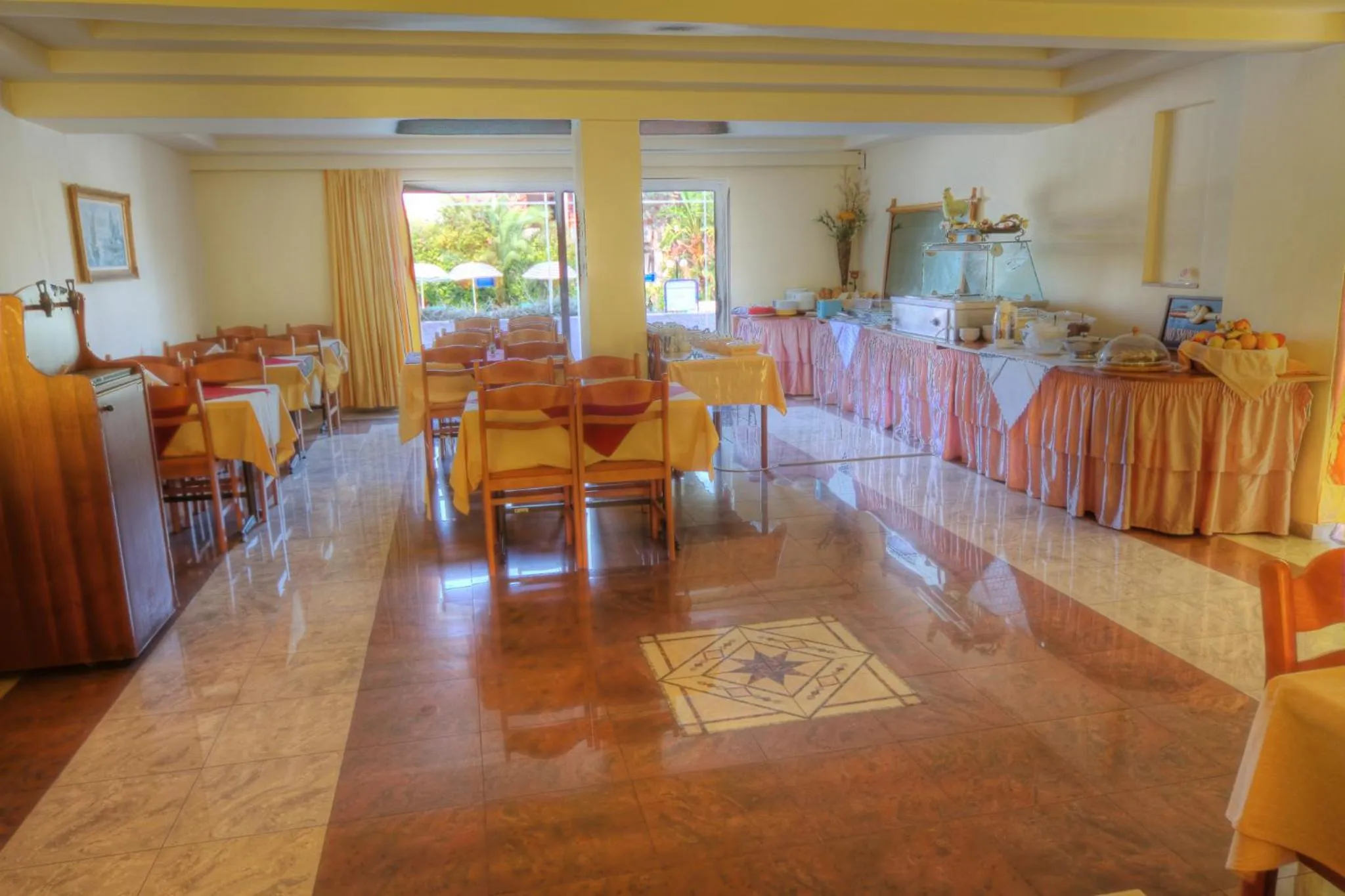 Restaurant/places to eat in Kassandra Hotel