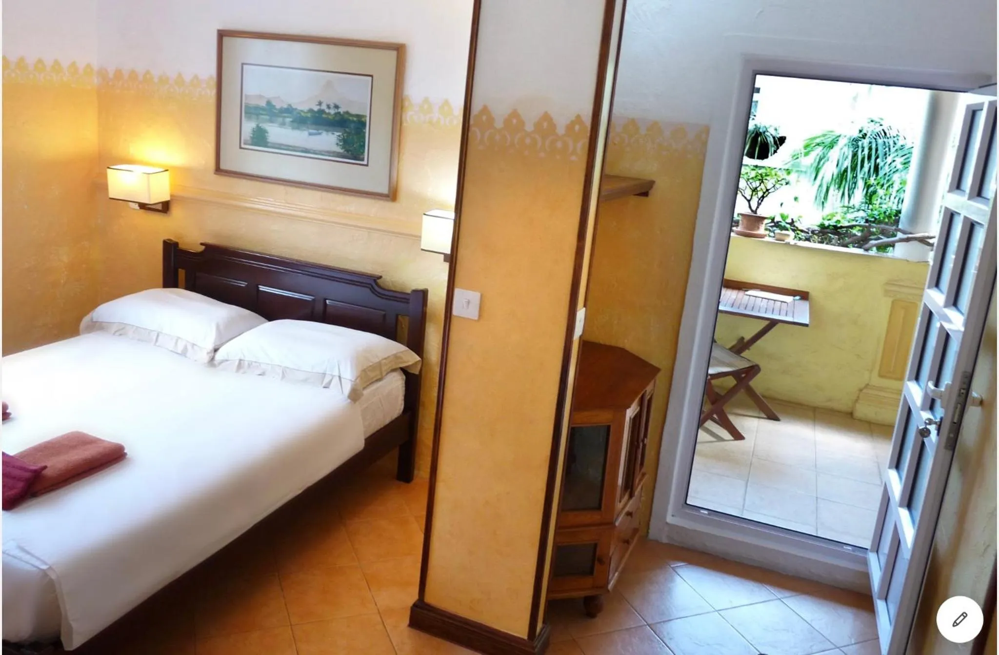 Bedroom, Bed in La Reine Creole