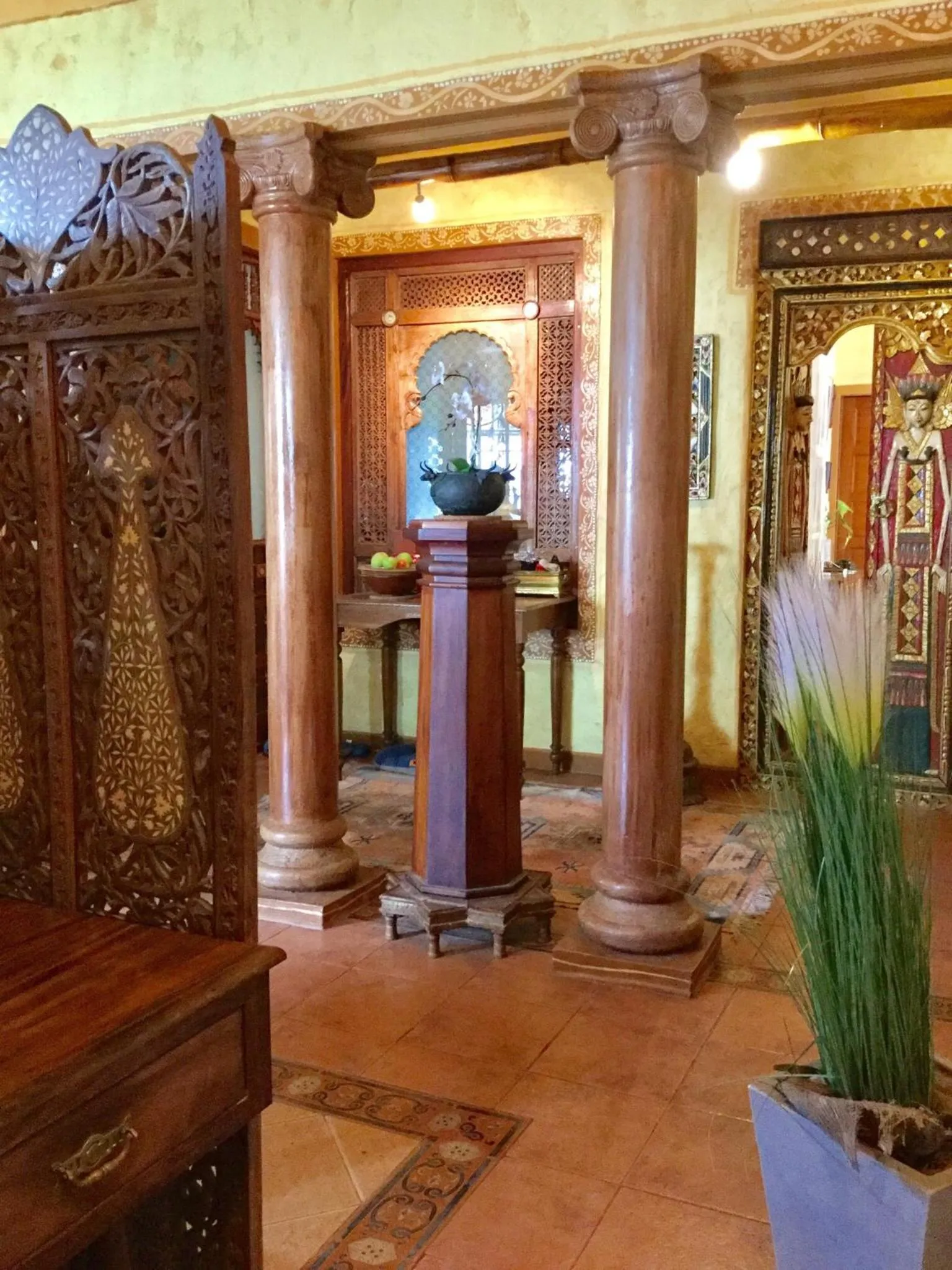 Lobby or reception in La Reine Creole