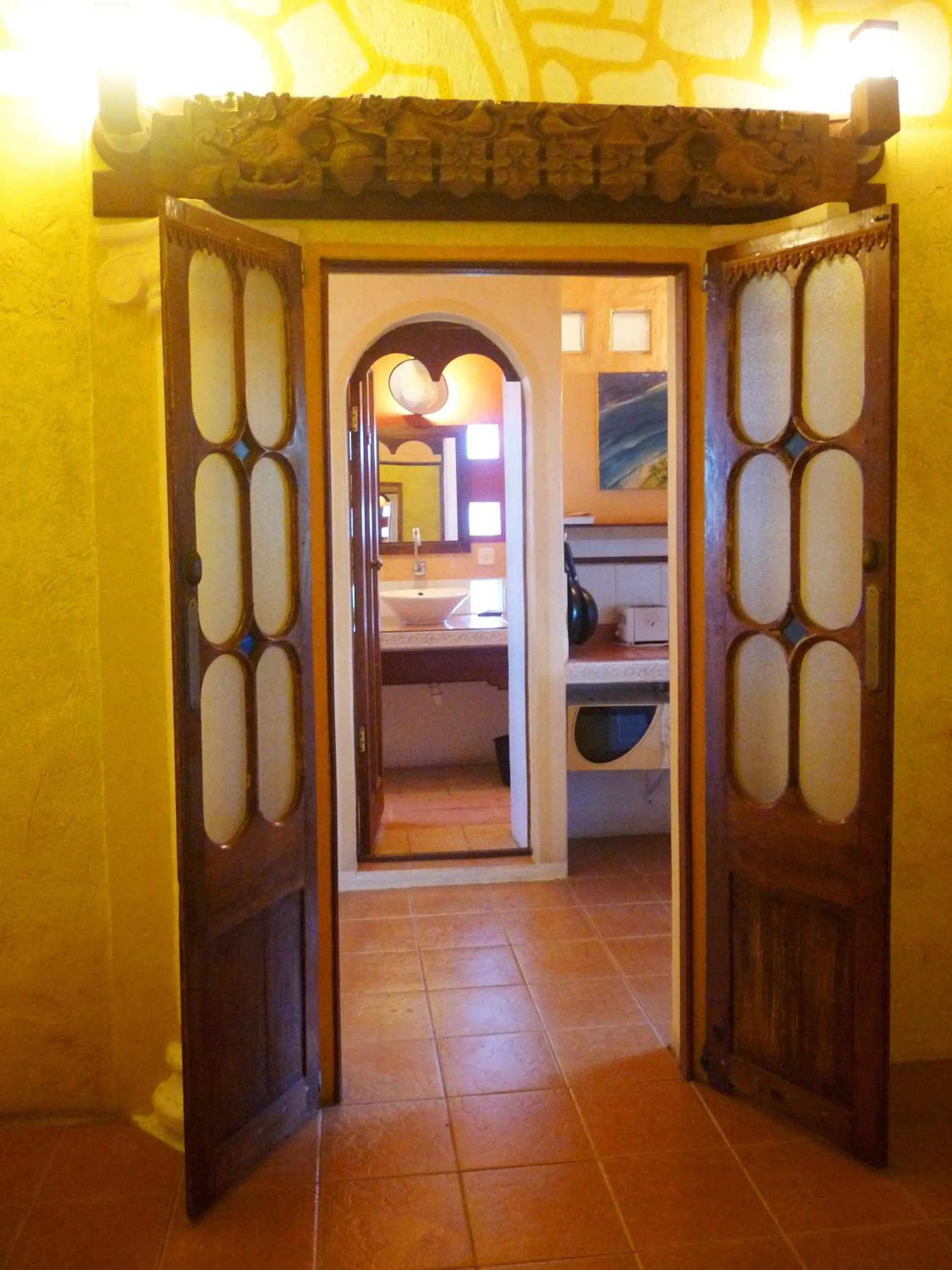 Photo of the whole room in La Reine Creole