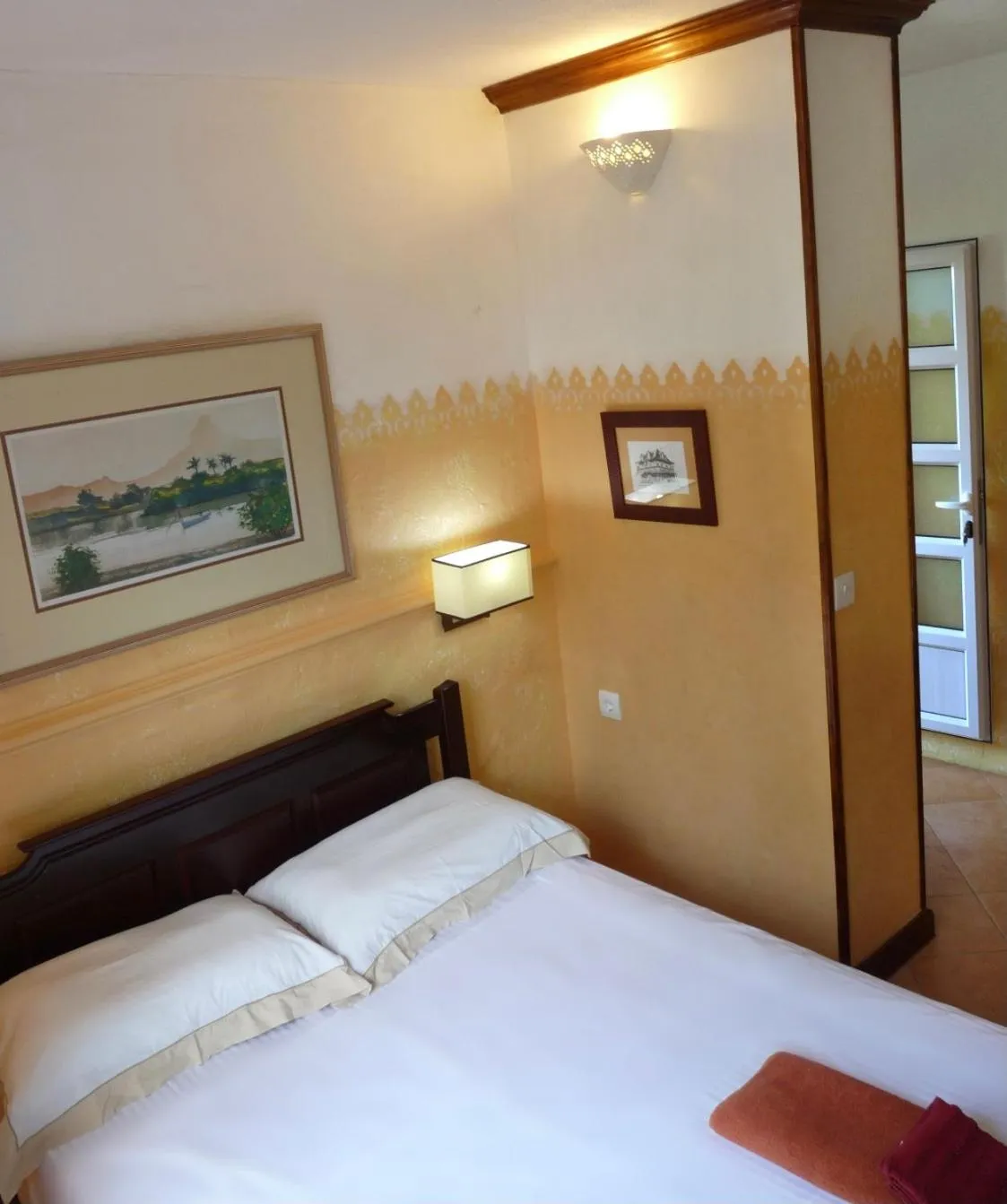 Bedroom, Bed in La Reine Creole