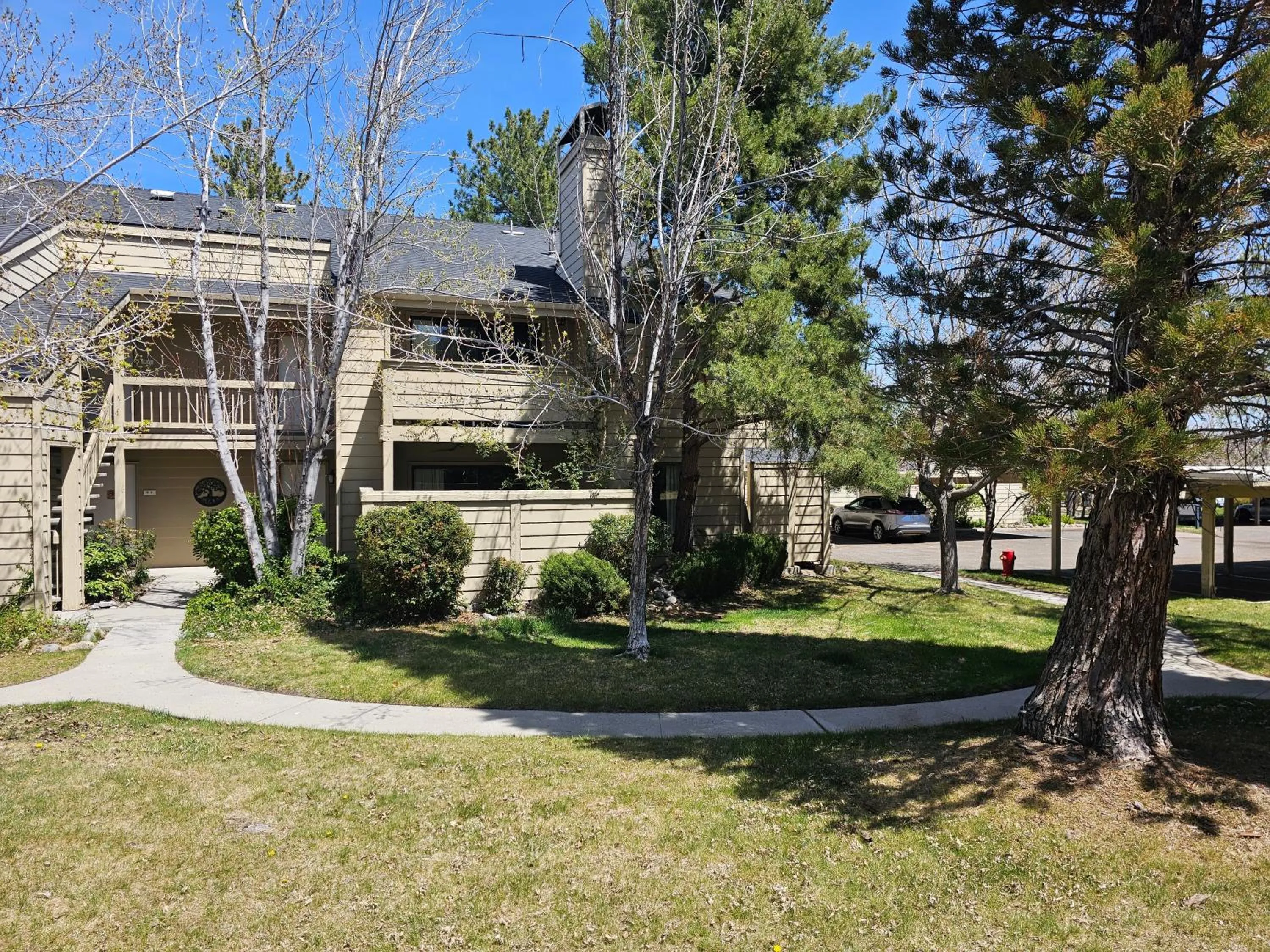 Property building in Club Lakeridge