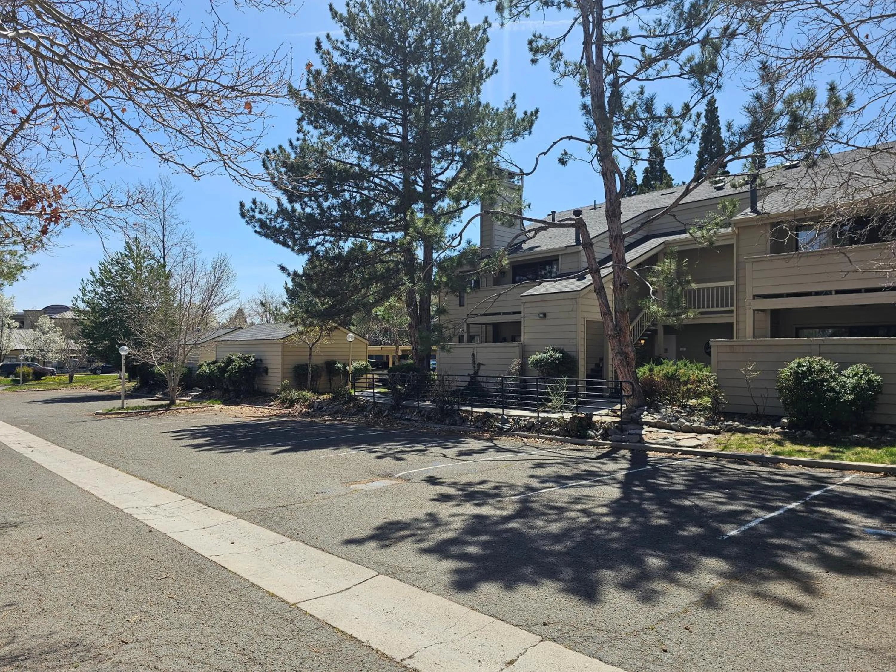 Property building in Club Lakeridge