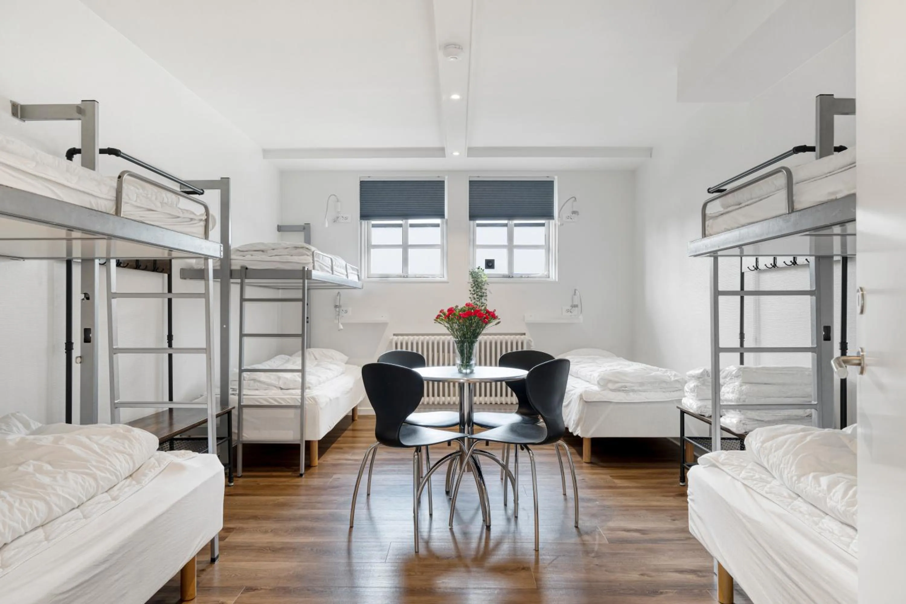 Seating area, Bed in Kragsbjerggaard Vandrerhjem