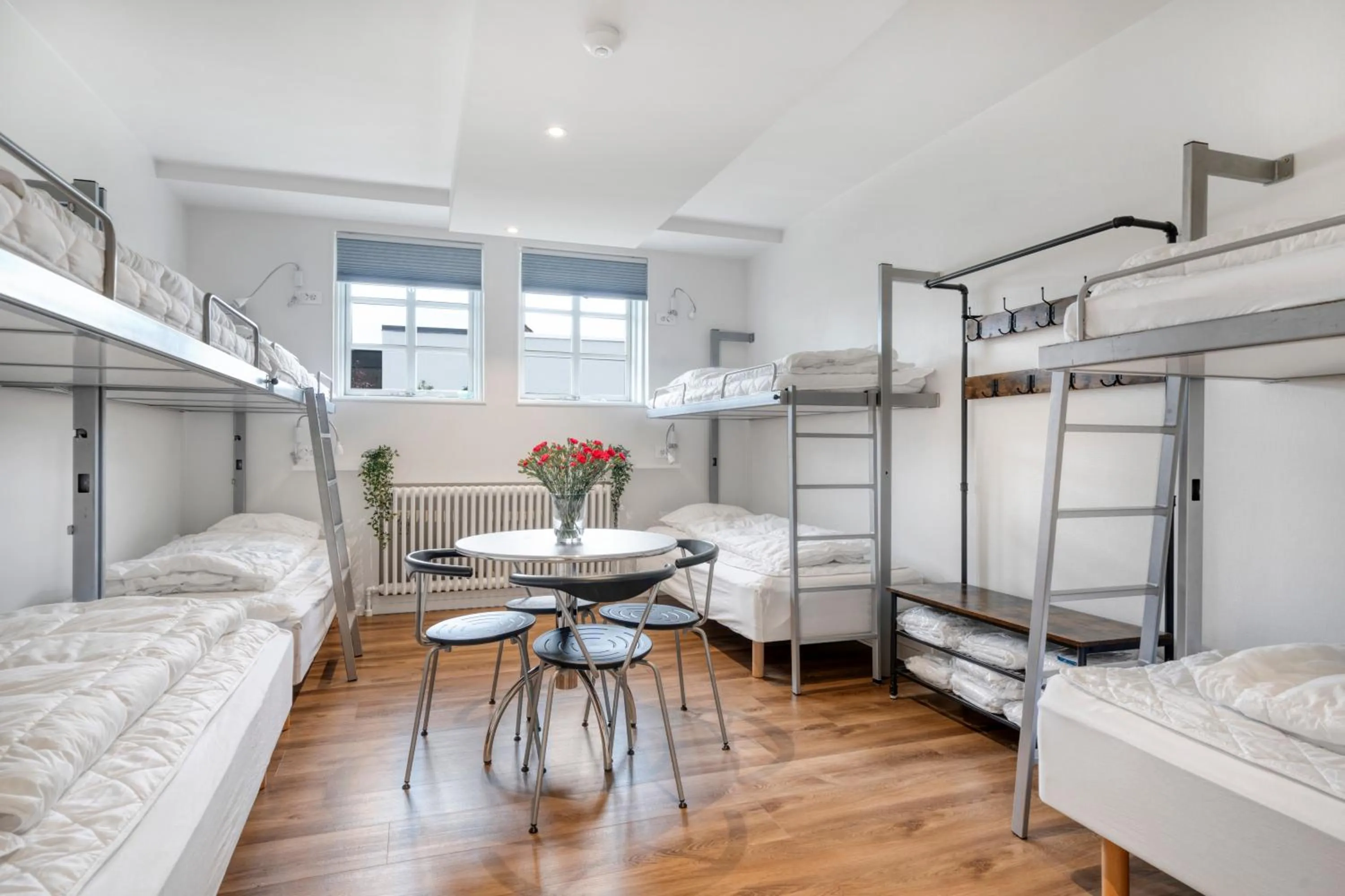 Seating area, Bed in Kragsbjerggaard Vandrerhjem