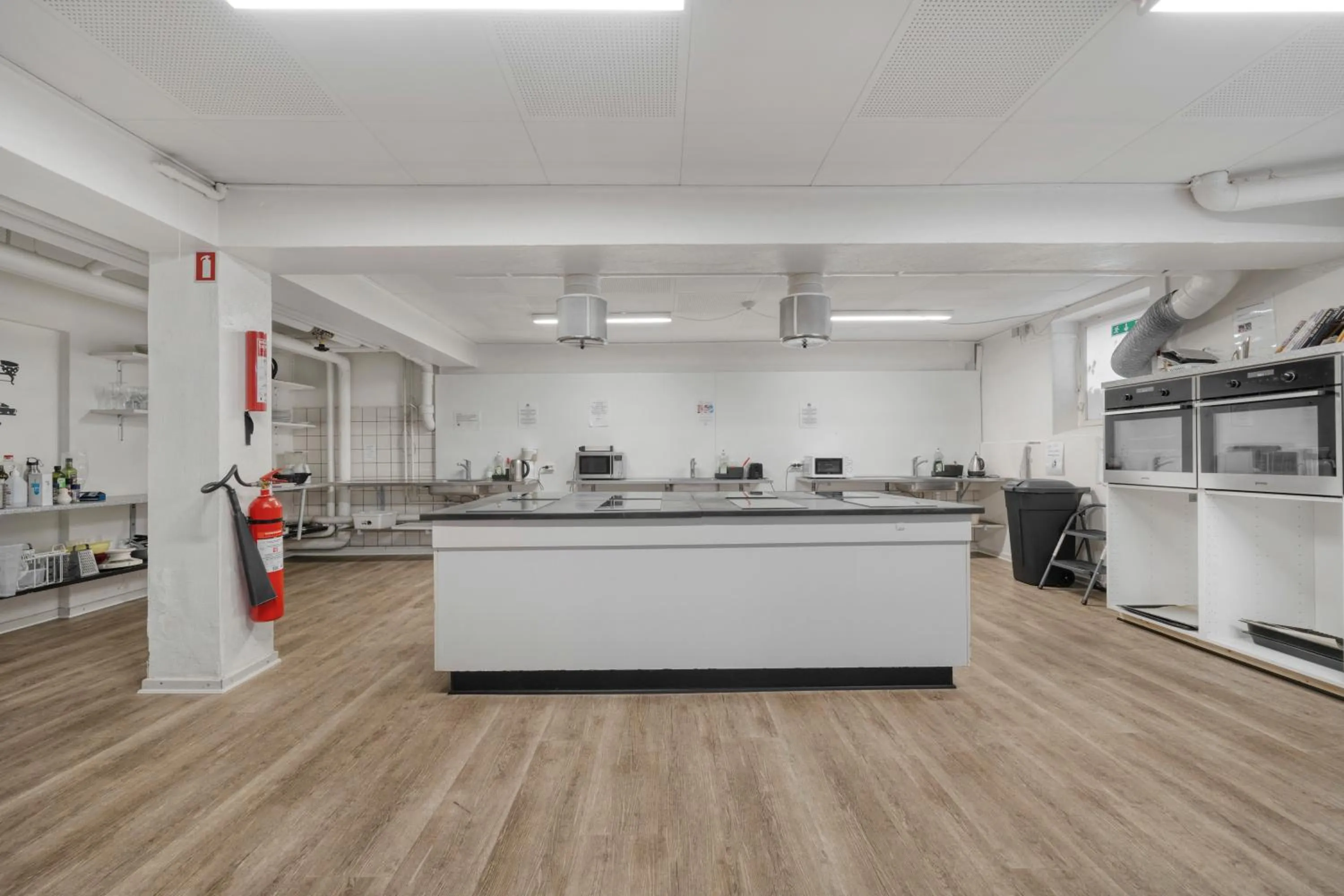 Communal kitchen in Kragsbjerggaard Vandrerhjem